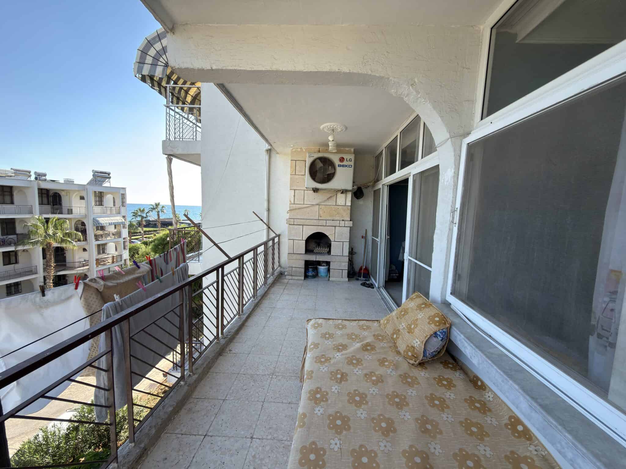 Appartement met 2 slaapkamers te koop in het Erciyes-complex, direct aan de kust in Mersin, Erdemli
