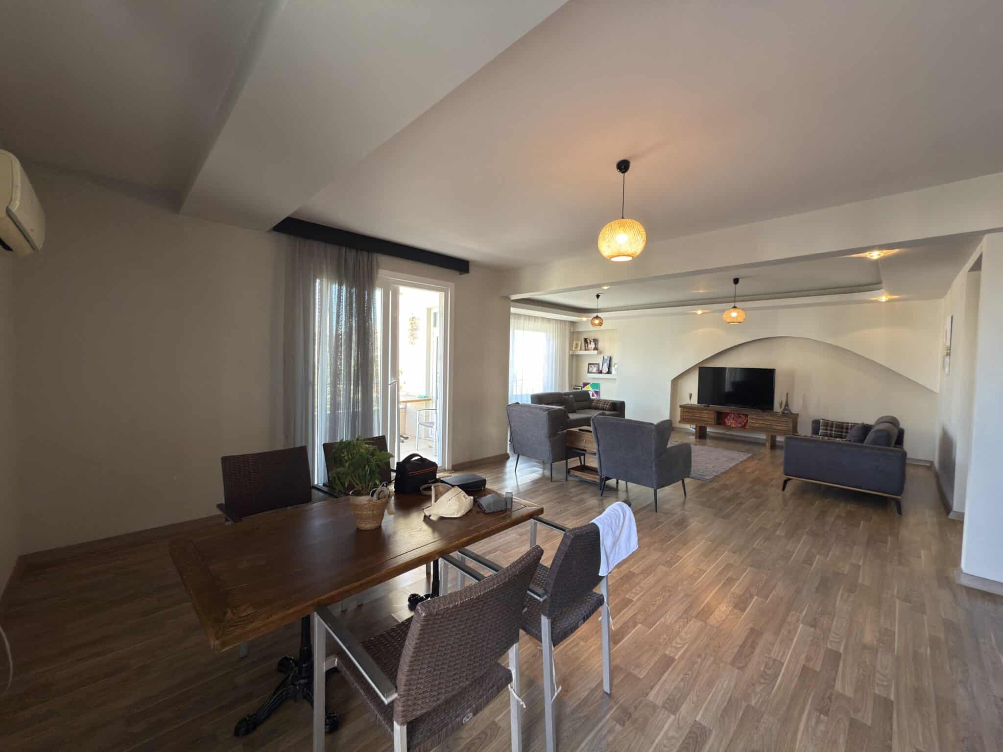 Mersin Erdemli Alata Oba Plaza Kiralık  4+1 Teras Katı  Daire