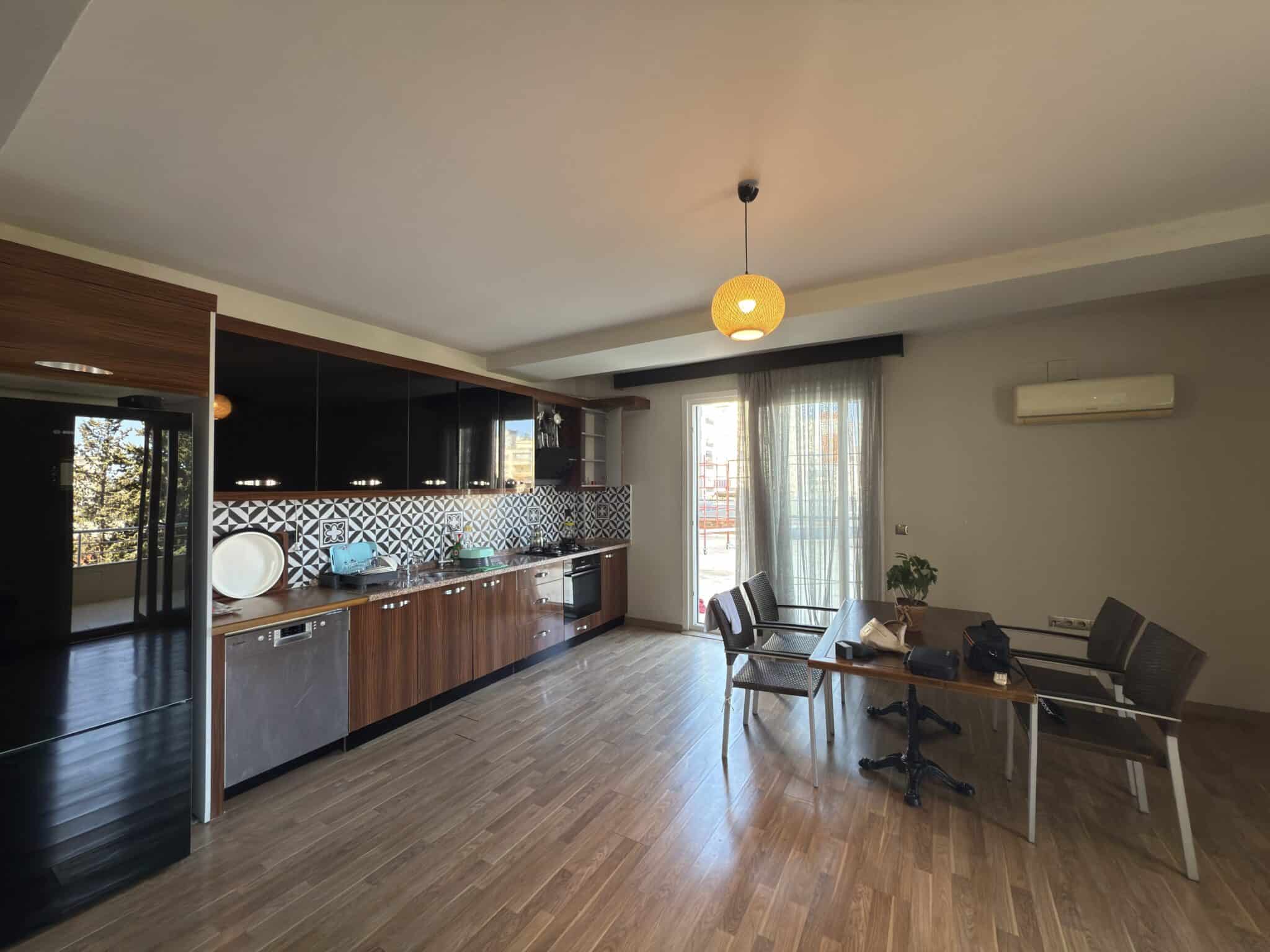 Mersin Erdemli Alata Oba Plaza Kiralık  4+1 Teras Katı  Daire