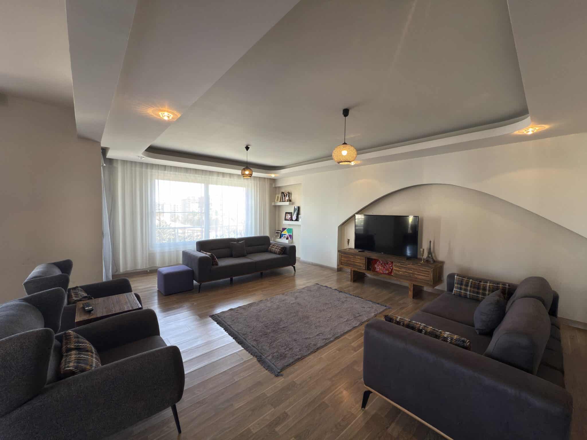 Mersin Erdemli Alata Oba Plaza Kiralık  4+1 Teras Katı  Daire