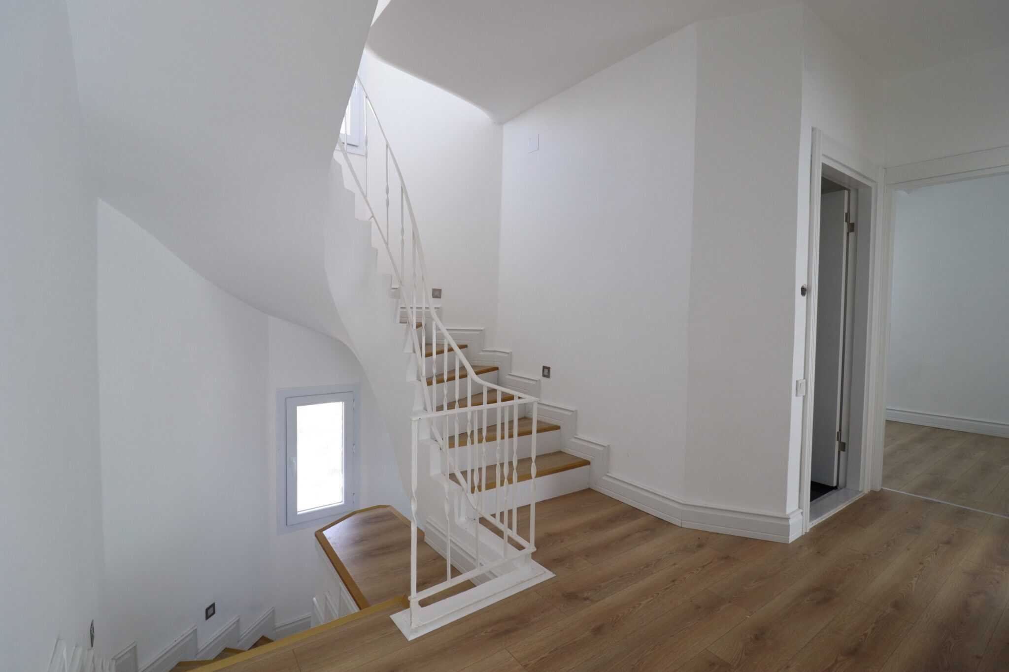 Mersin Silifke Narlıkuyu Denize Sıfır  Nazar Sitesi Satılık 4+1  Lüks Villa
