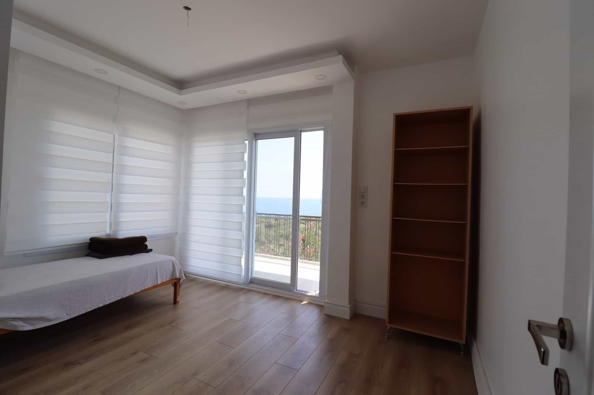 Mersin Silifke Narlıkuyu Denize Sıfır  Nazar Sitesi Satılık 4+1  Lüks Villa