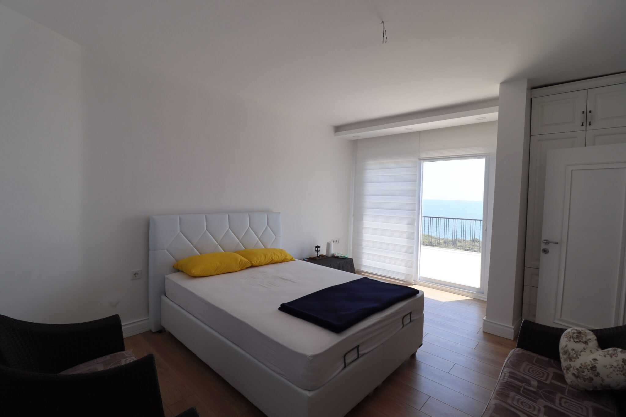 Mersin Silifke Narlıkuyu Denize Sıfır  Nazar Sitesi Satılık 4+1  Lüks Villa