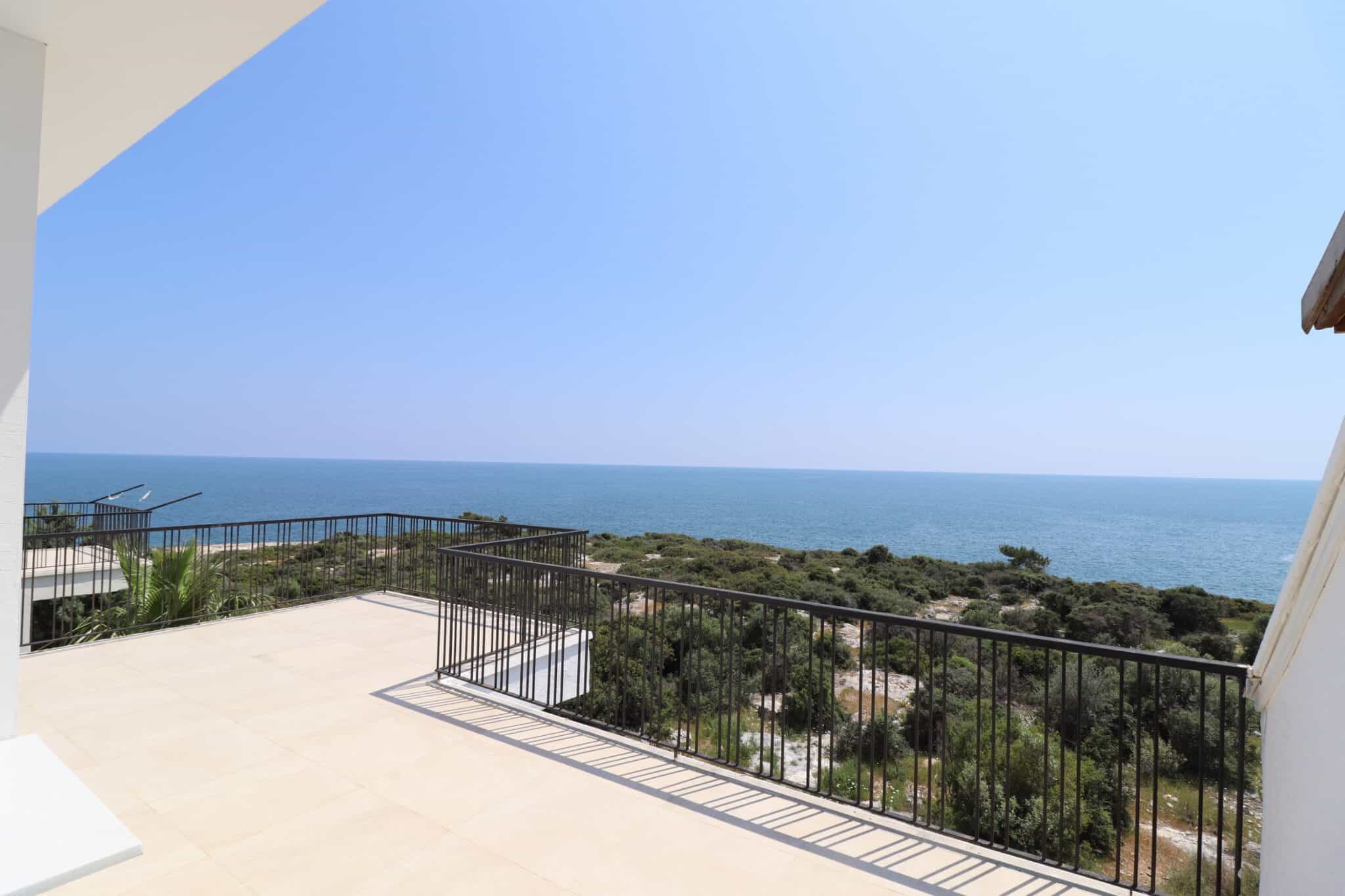 Mersin Silifke Narlıkuyu Denize Sıfır  Nazar Sitesi Satılık 4+1  Lüks Villa