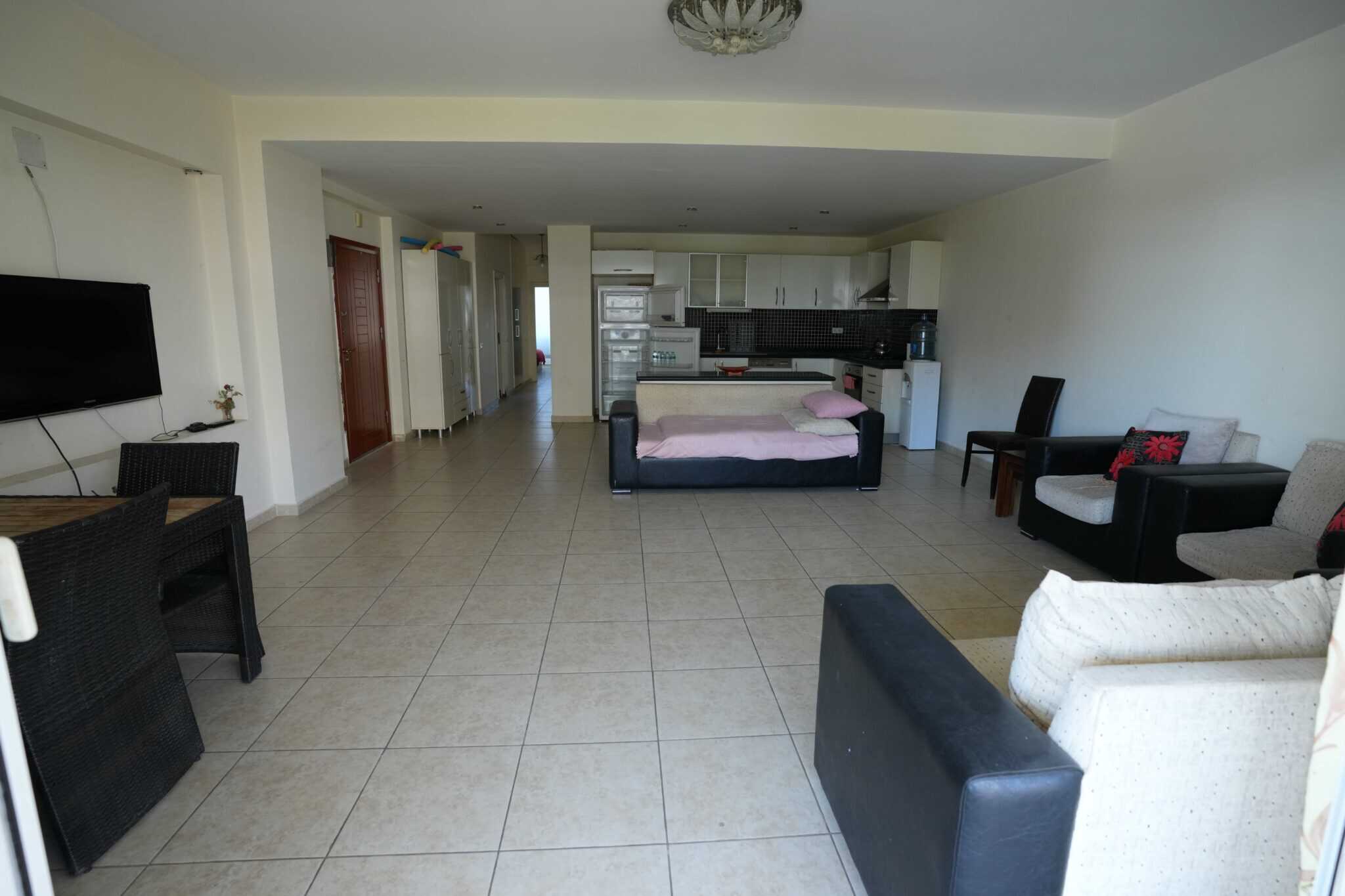 Продается 3+1 квартира в блоке E курортного комплекса Queenaba Resort, Каргипинари, Мерсин.