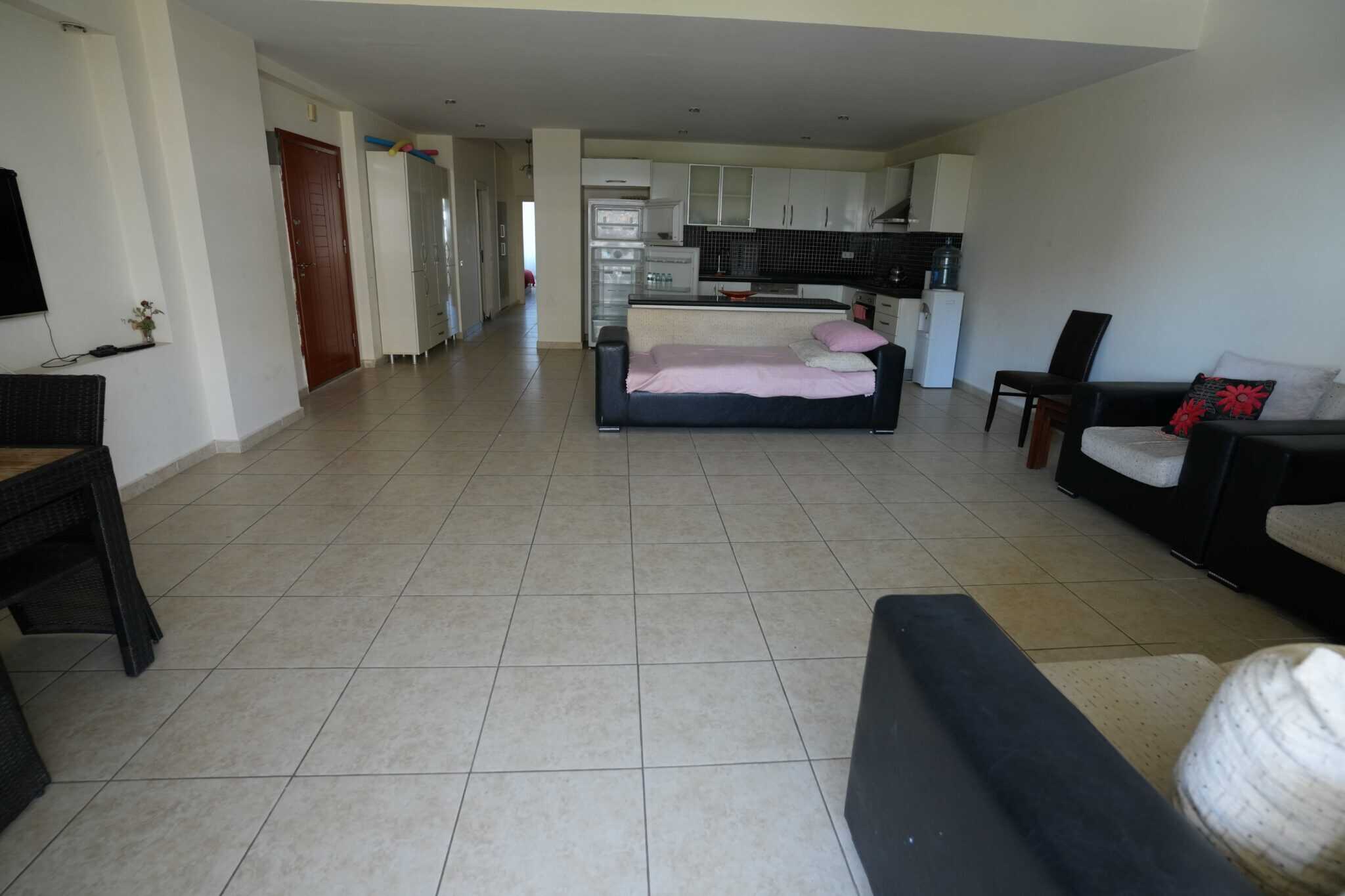 Продается 3+1 квартира в блоке E курортного комплекса Queenaba Resort, Каргипинари, Мерсин.