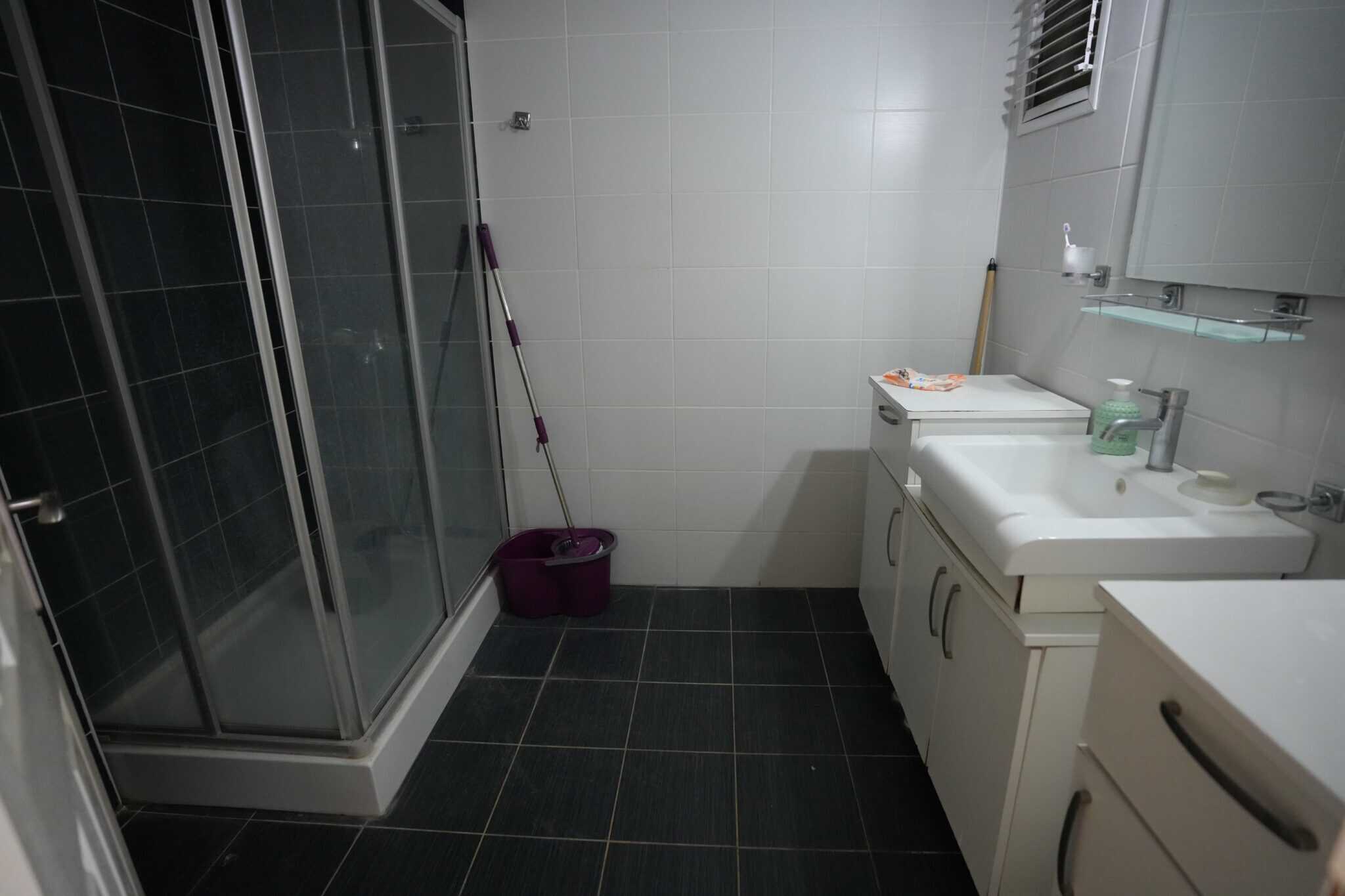 Продается 3+1 квартира в блоке E курортного комплекса Queenaba Resort, Каргипинари, Мерсин.