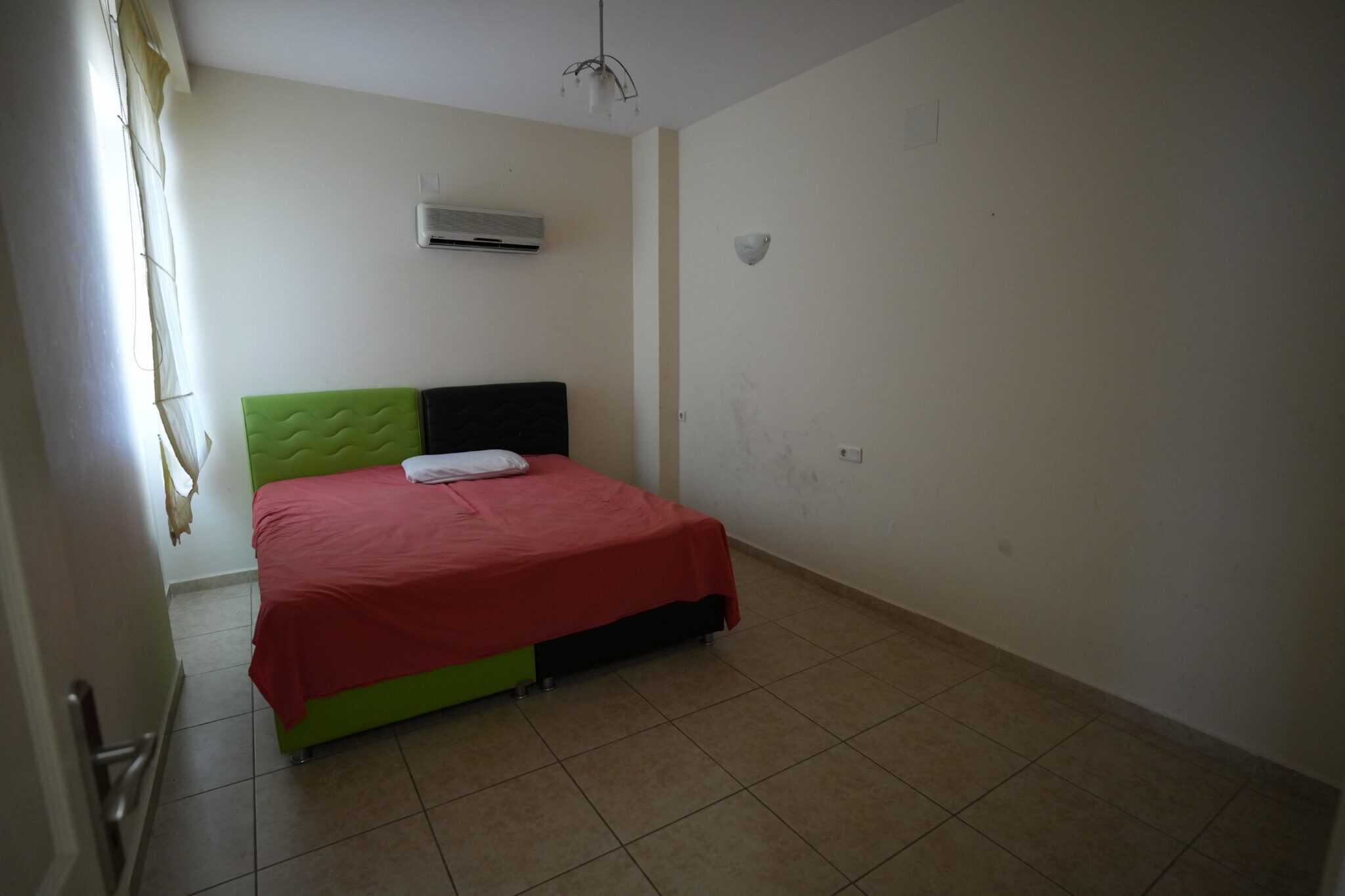 Продается 3+1 квартира в блоке E курортного комплекса Queenaba Resort, Каргипинари, Мерсин.
