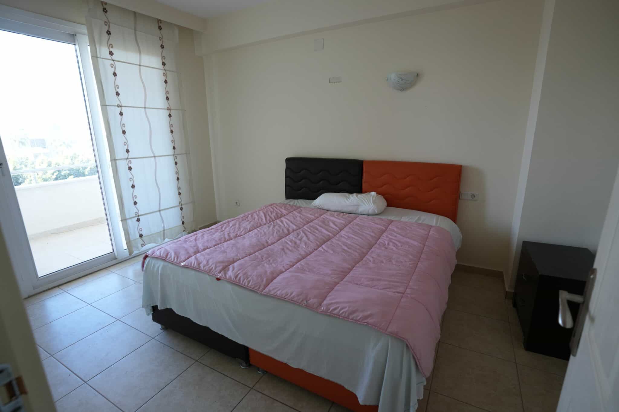 Продается 3+1 квартира в блоке E курортного комплекса Queenaba Resort, Каргипинари, Мерсин.