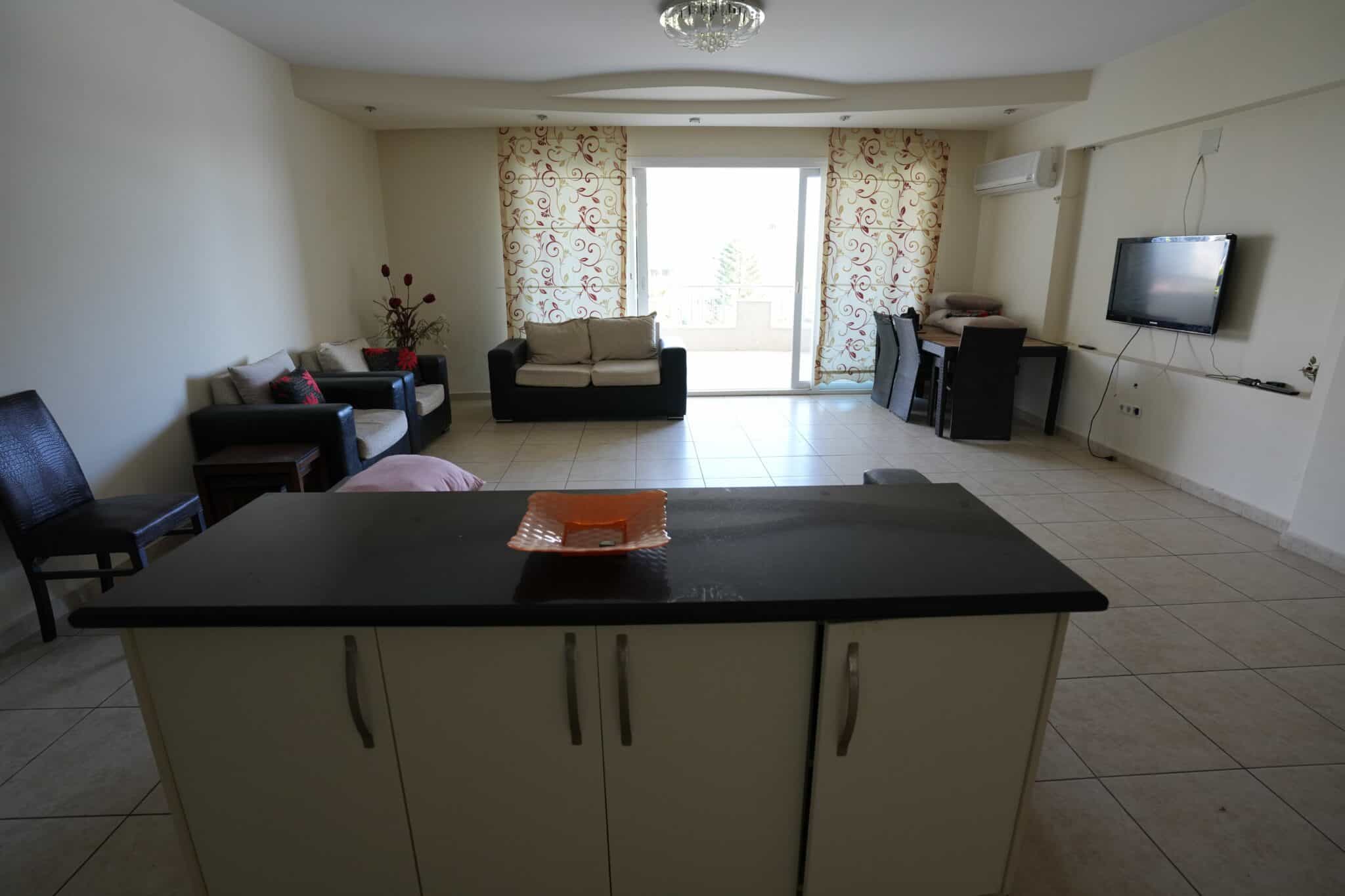 Продается 3+1 квартира в блоке E курортного комплекса Queenaba Resort, Каргипинари, Мерсин.