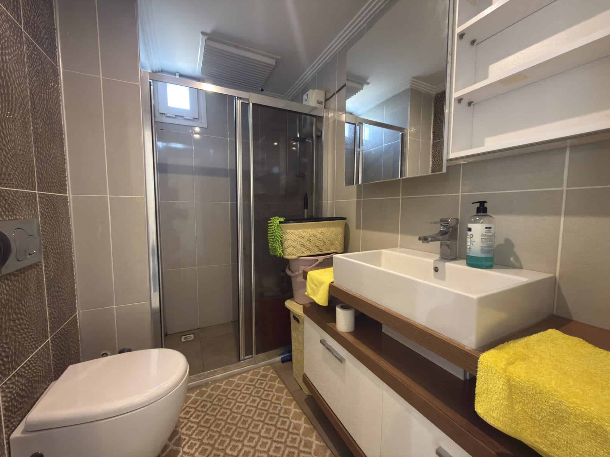 Продается меблированная квартира 2+1 в жилом комплексе Queenaba 3 Site, Каргипынары, Эрдемли, Мерсин
