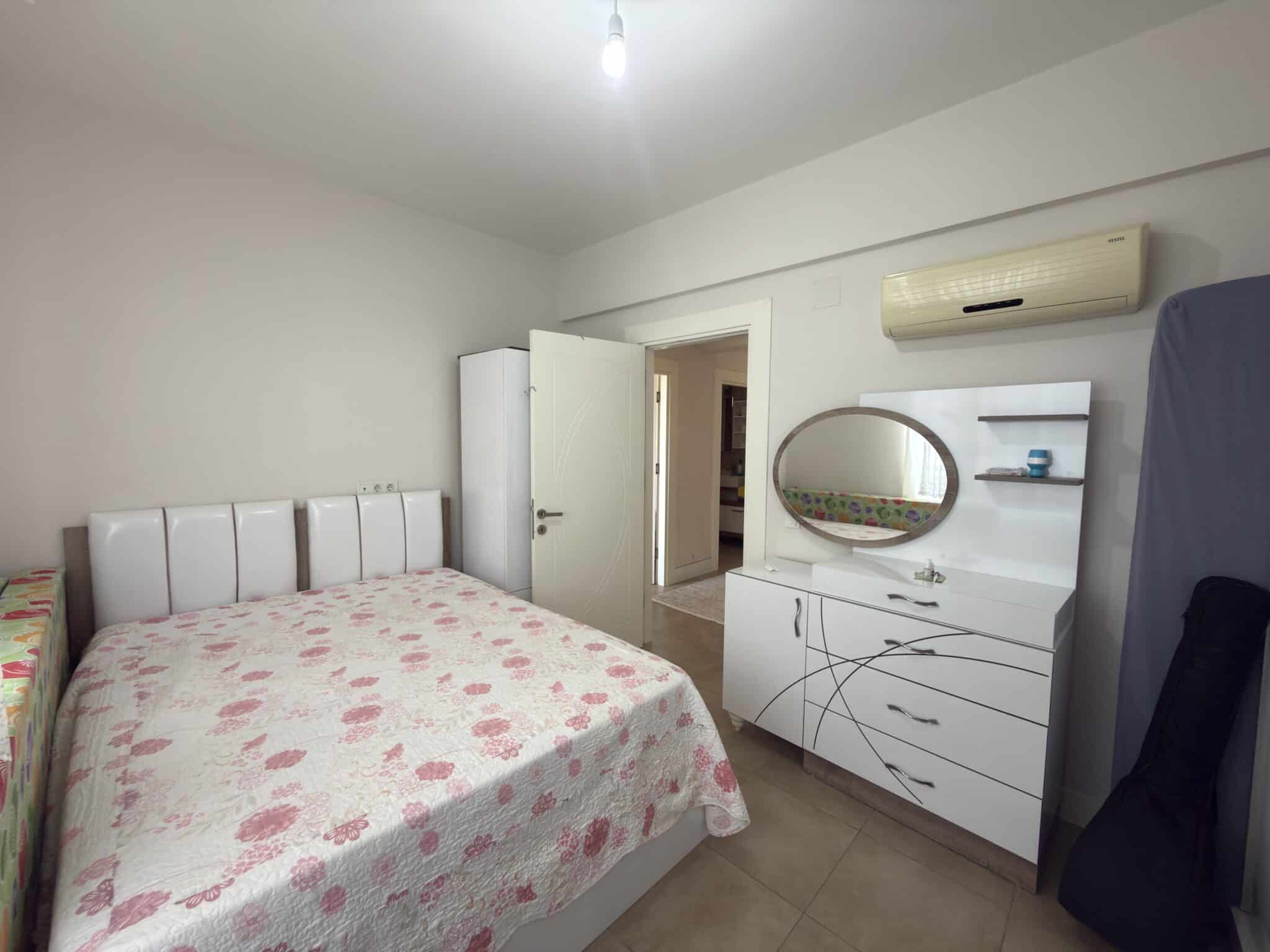 Продается меблированная квартира 2+1 в жилом комплексе Queenaba 3 Site, Каргипынары, Эрдемли, Мерсин
