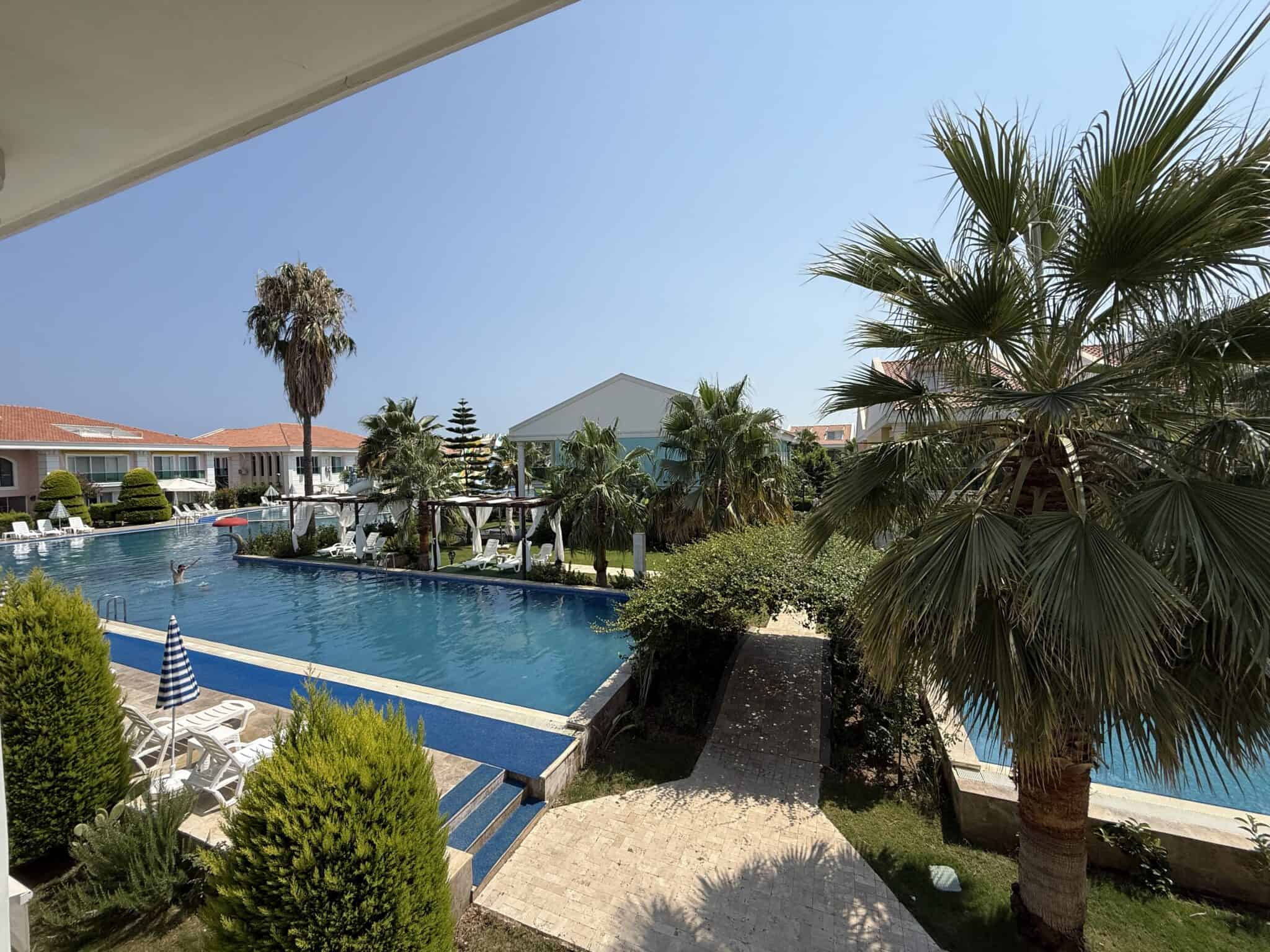 Gemeubileerd 1+1 appartement op de begane grond te koop in Atayurt Begonvilla, Silifke, Mersin