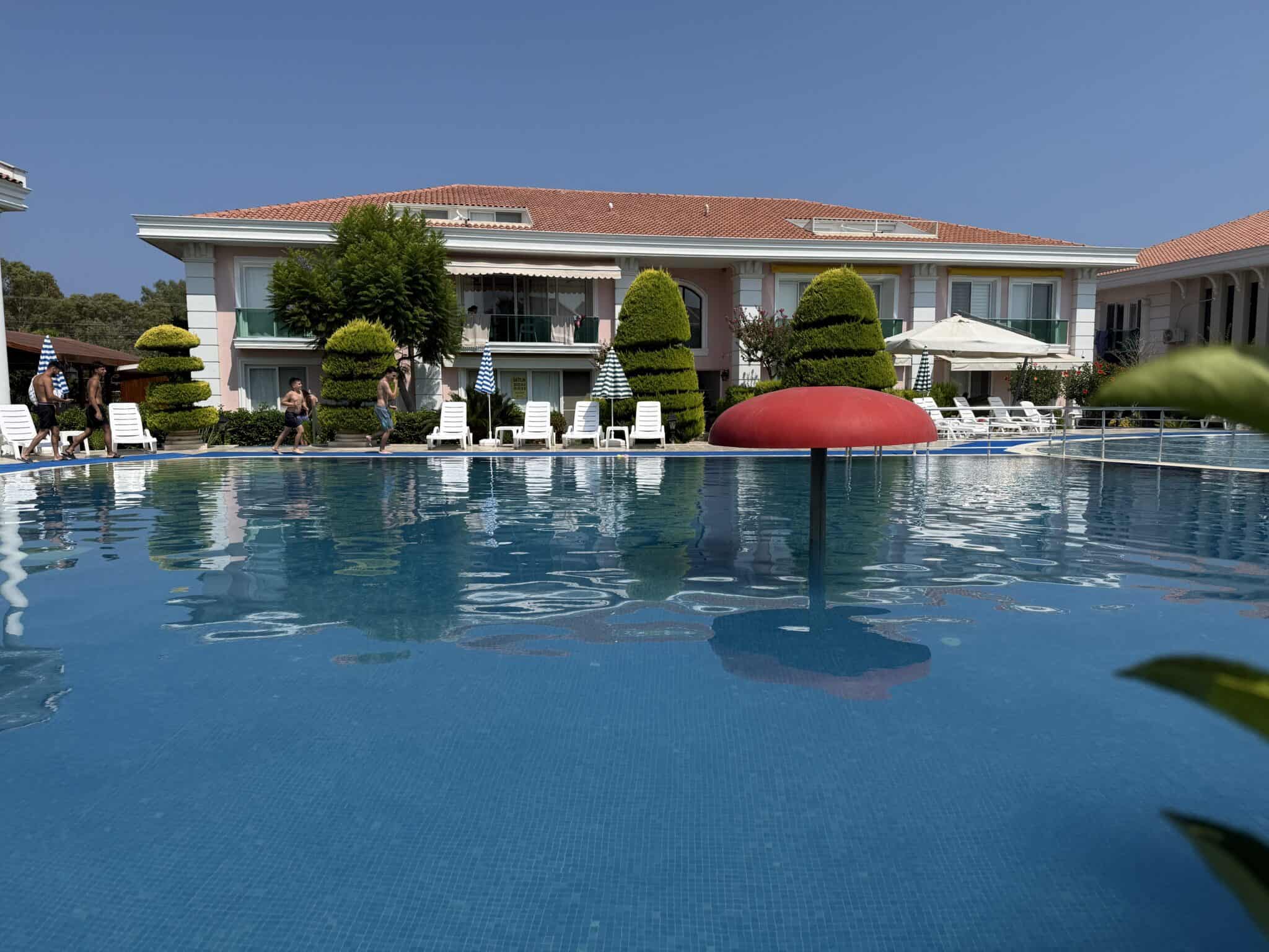 Gemeubileerd 1+1 appartement op de begane grond te koop in Atayurt Begonvilla, Silifke, Mersin