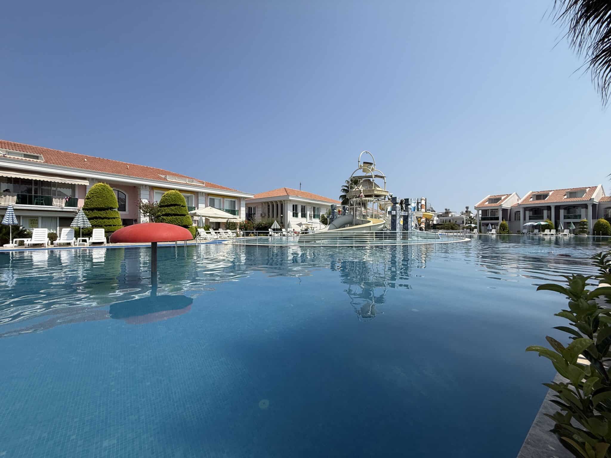 Gemeubileerd 1+1 appartement op de begane grond te koop in Atayurt Begonvilla, Silifke, Mersin