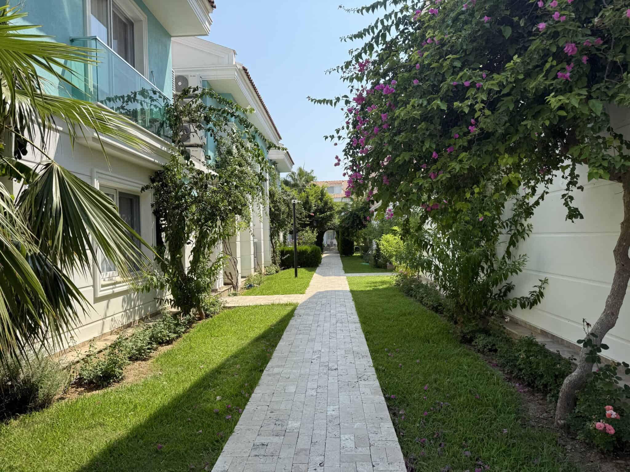 Gemeubileerd 1+1 appartement op de begane grond te koop in Atayurt Begonvilla, Silifke, Mersin