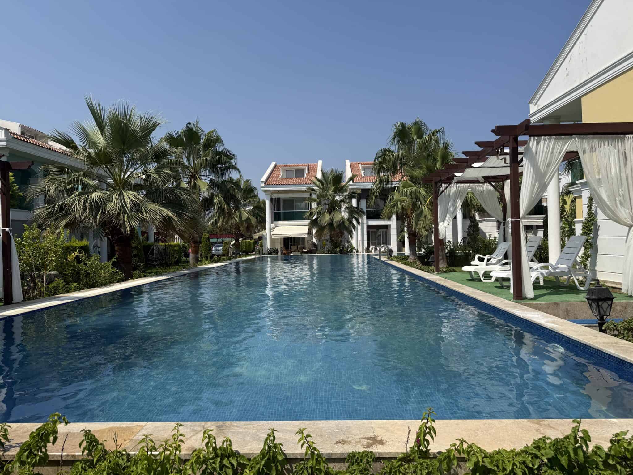 Gemeubileerd 1+1 appartement op de begane grond te koop in Atayurt Begonvilla, Silifke, Mersin