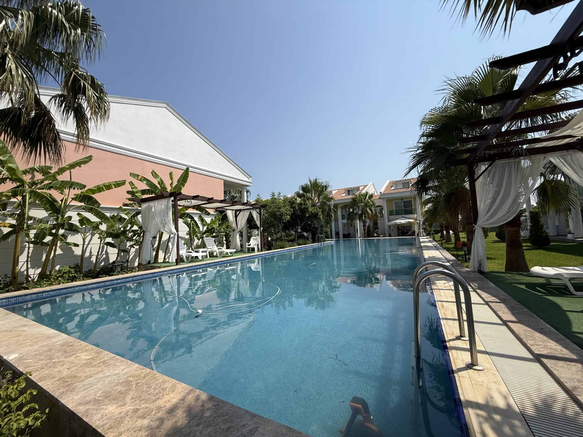 Gemeubileerd 1+1 appartement op de begane grond te koop in Atayurt Begonvilla, Silifke, Mersin
