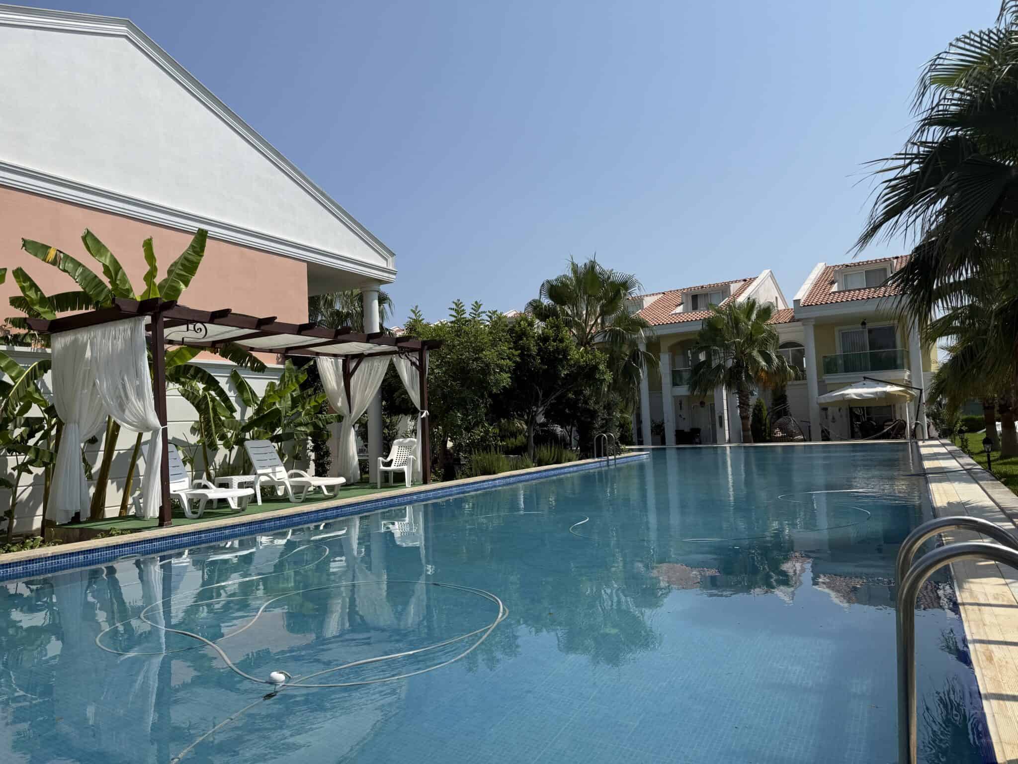 Gemeubileerd 1+1 appartement op de begane grond te koop in Atayurt Begonvilla, Silifke, Mersin