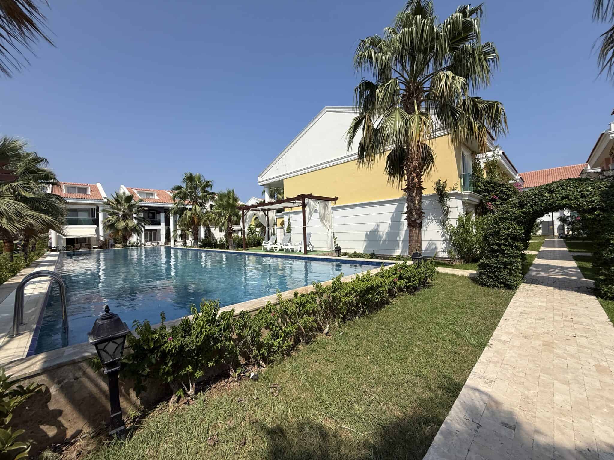 Gemeubileerd 1+1 appartement op de begane grond te koop in Atayurt Begonvilla, Silifke, Mersin