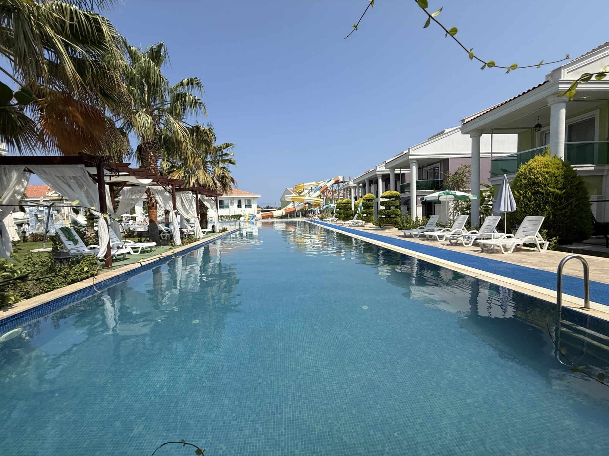 Gemeubileerd 1+1 appartement op de begane grond te koop in Atayurt Begonvilla, Silifke, Mersin