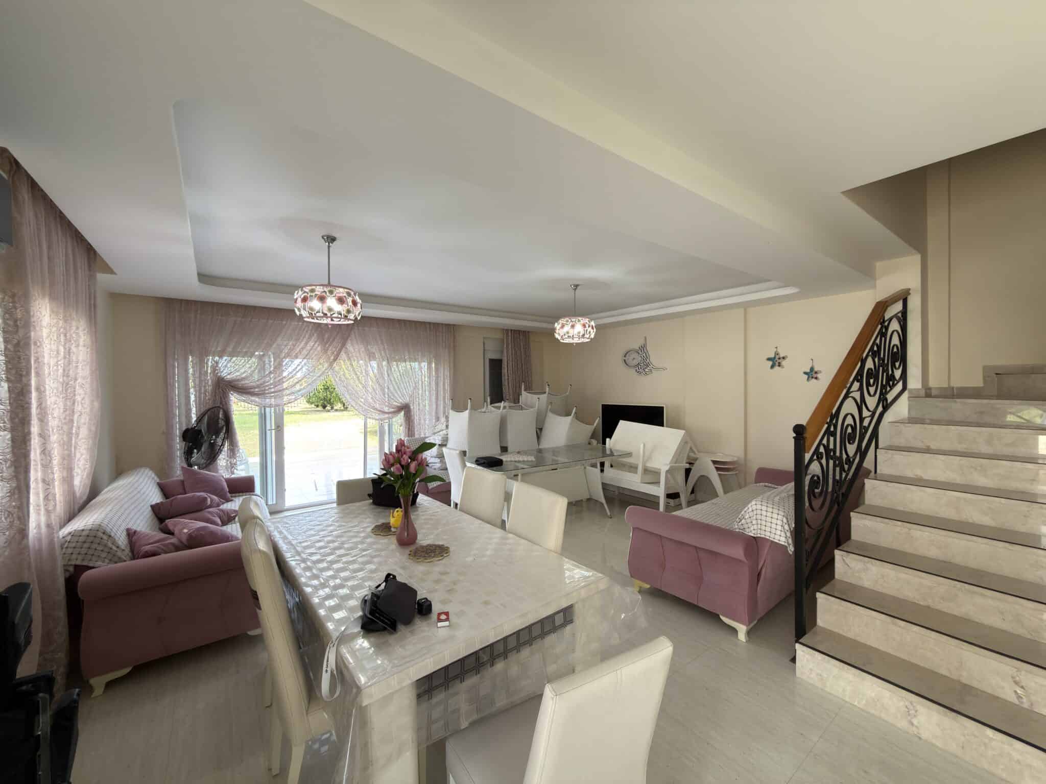 Hoekvilla met 4+1 slaapkamers te koop in Marpessa Vip 1, Atayurt, Silifke, Mersin