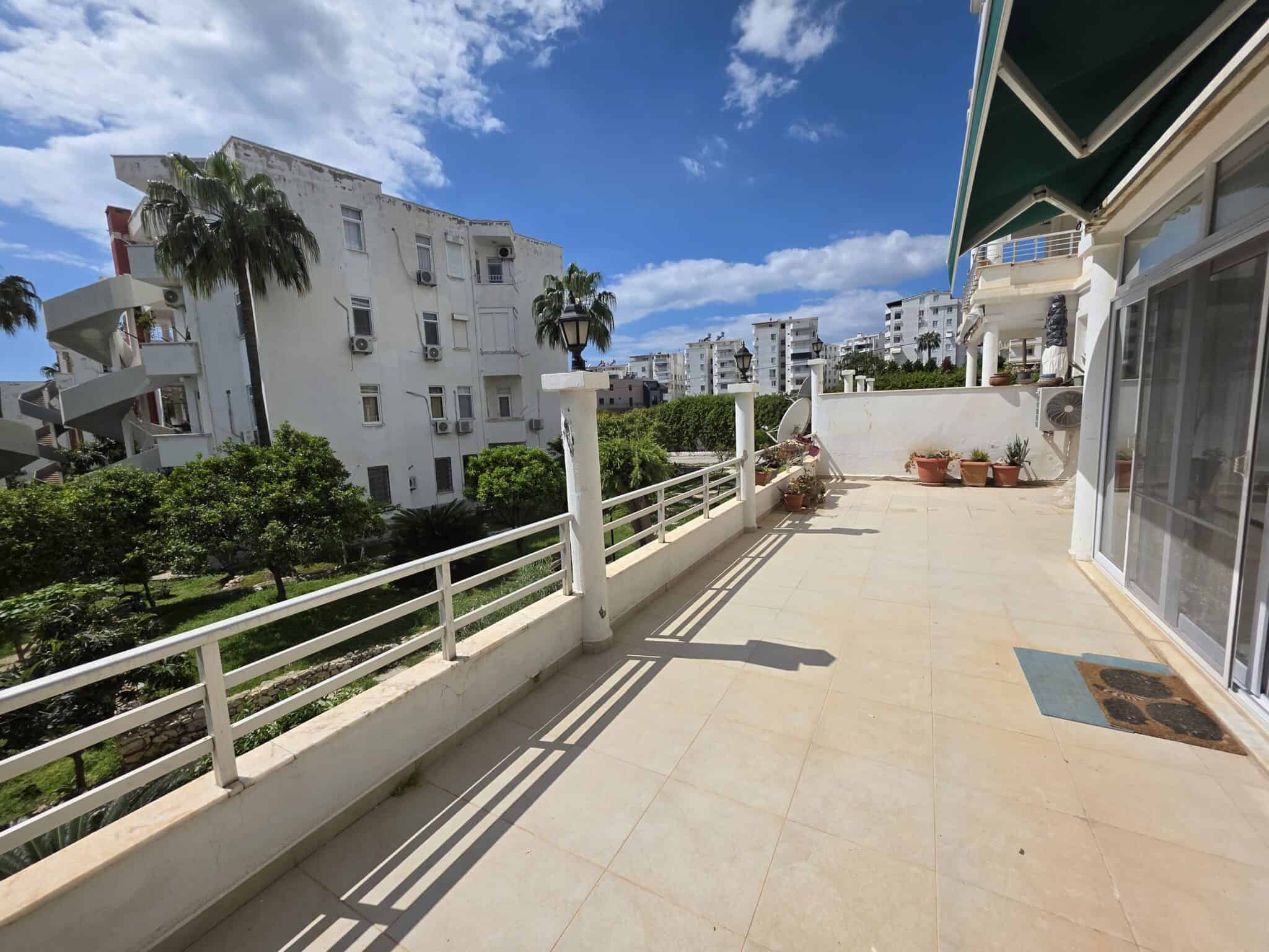 Gemeubileerd 3+1 terrasappartement te koop in Altınportakal, Kumkuyu, Erdemli, Mersin