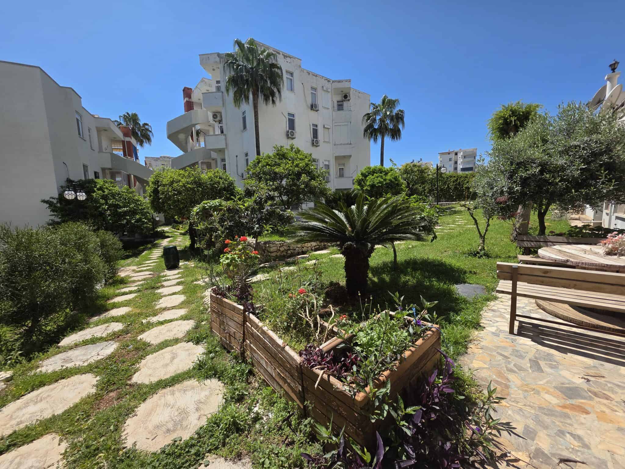Gemeubileerd 3+1 terrasappartement te koop in Altınportakal, Kumkuyu, Erdemli, Mersin