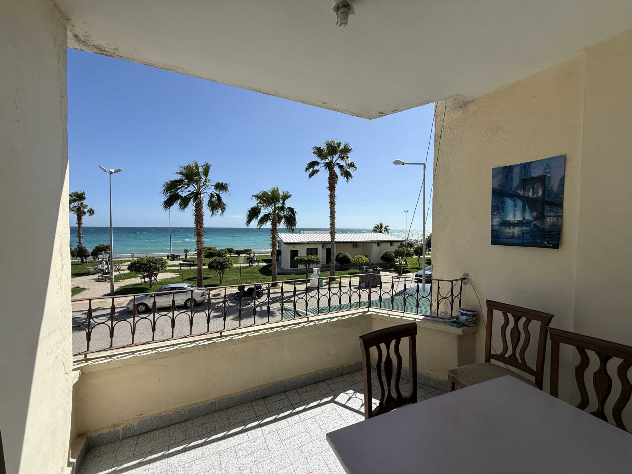 Appartement met 3 slaapkamers en 1 badkamers te koop in het centrum van Erdemli, Mersin, direct aan zee