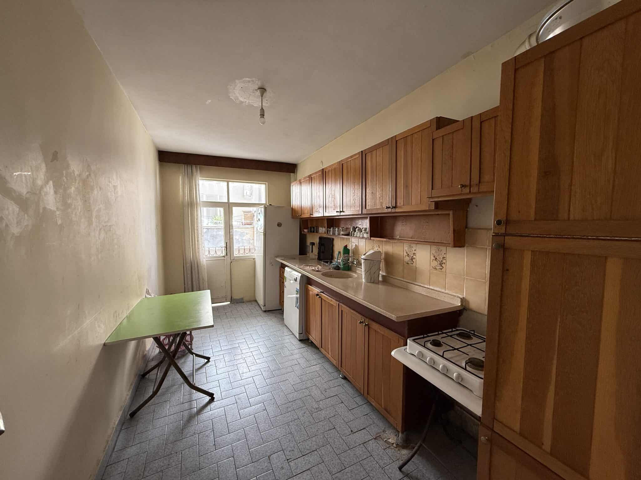 Appartement met 3 slaapkamers en 1 badkamers te koop in het centrum van Erdemli, Mersin, direct aan zee
