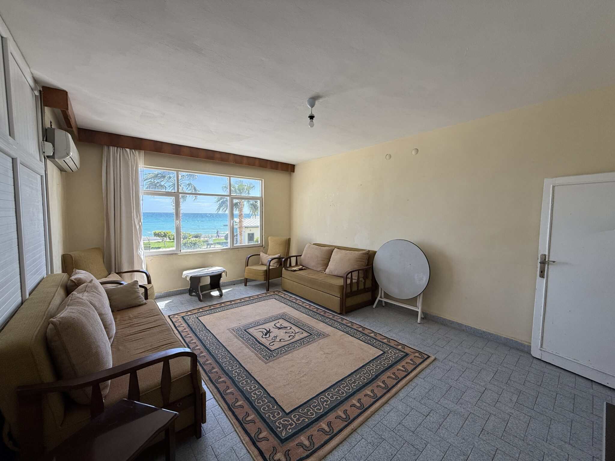 Appartement met 3 slaapkamers en 1 badkamers te koop in het centrum van Erdemli, Mersin, direct aan zee