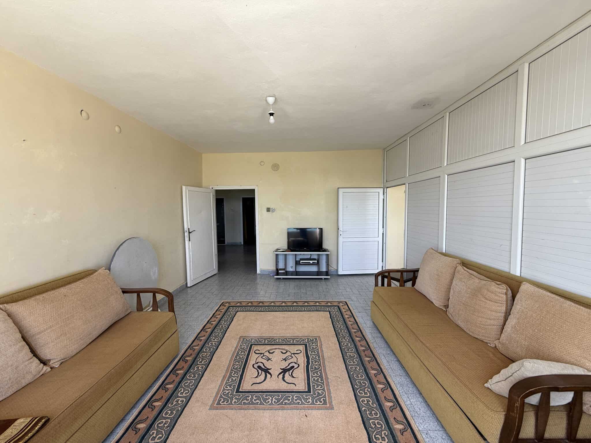 Appartement met 3 slaapkamers en 1 badkamers te koop in het centrum van Erdemli, Mersin, direct aan zee