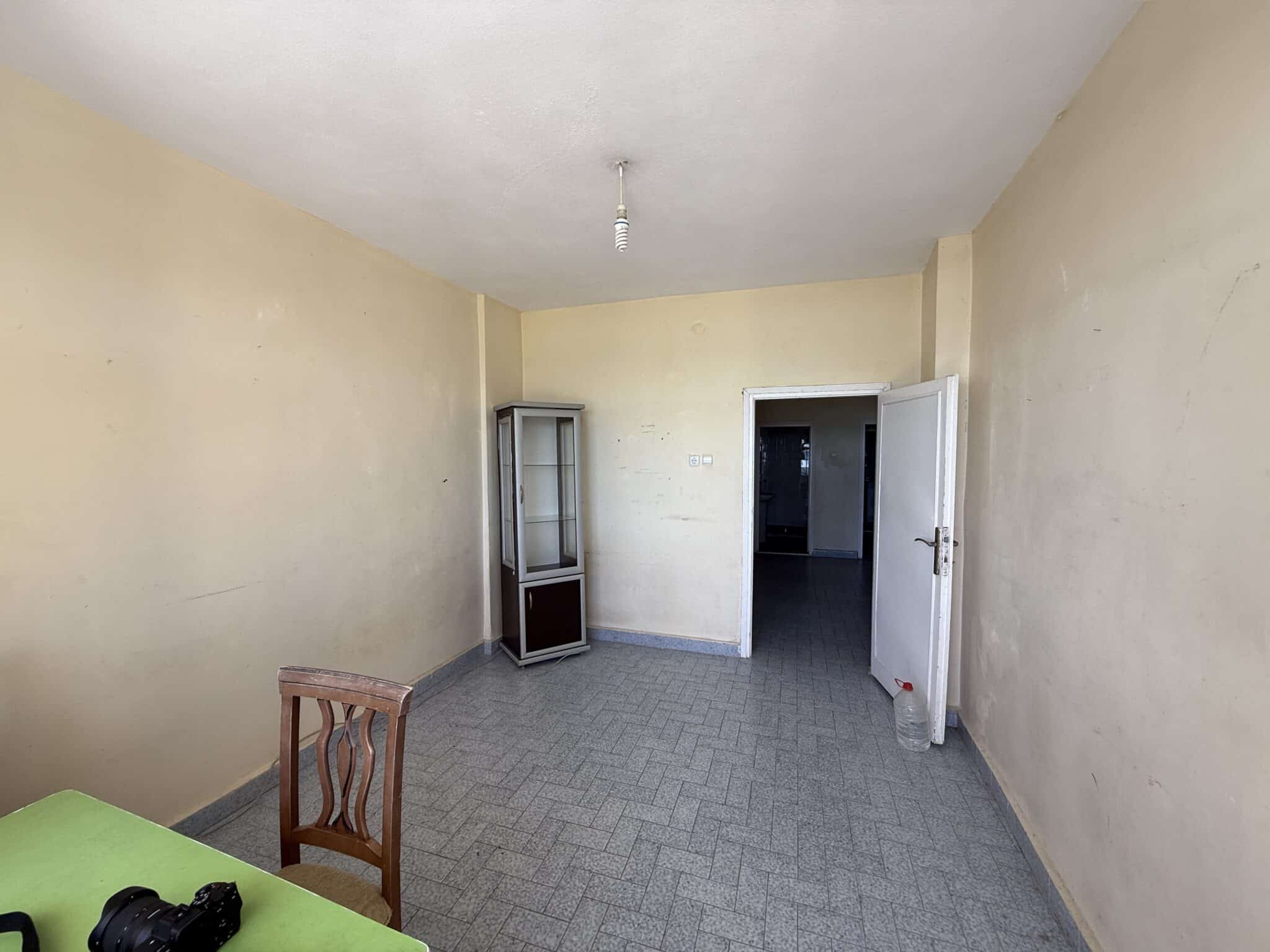 Appartement met 3 slaapkamers en 1 badkamers te koop in het centrum van Erdemli, Mersin, direct aan zee