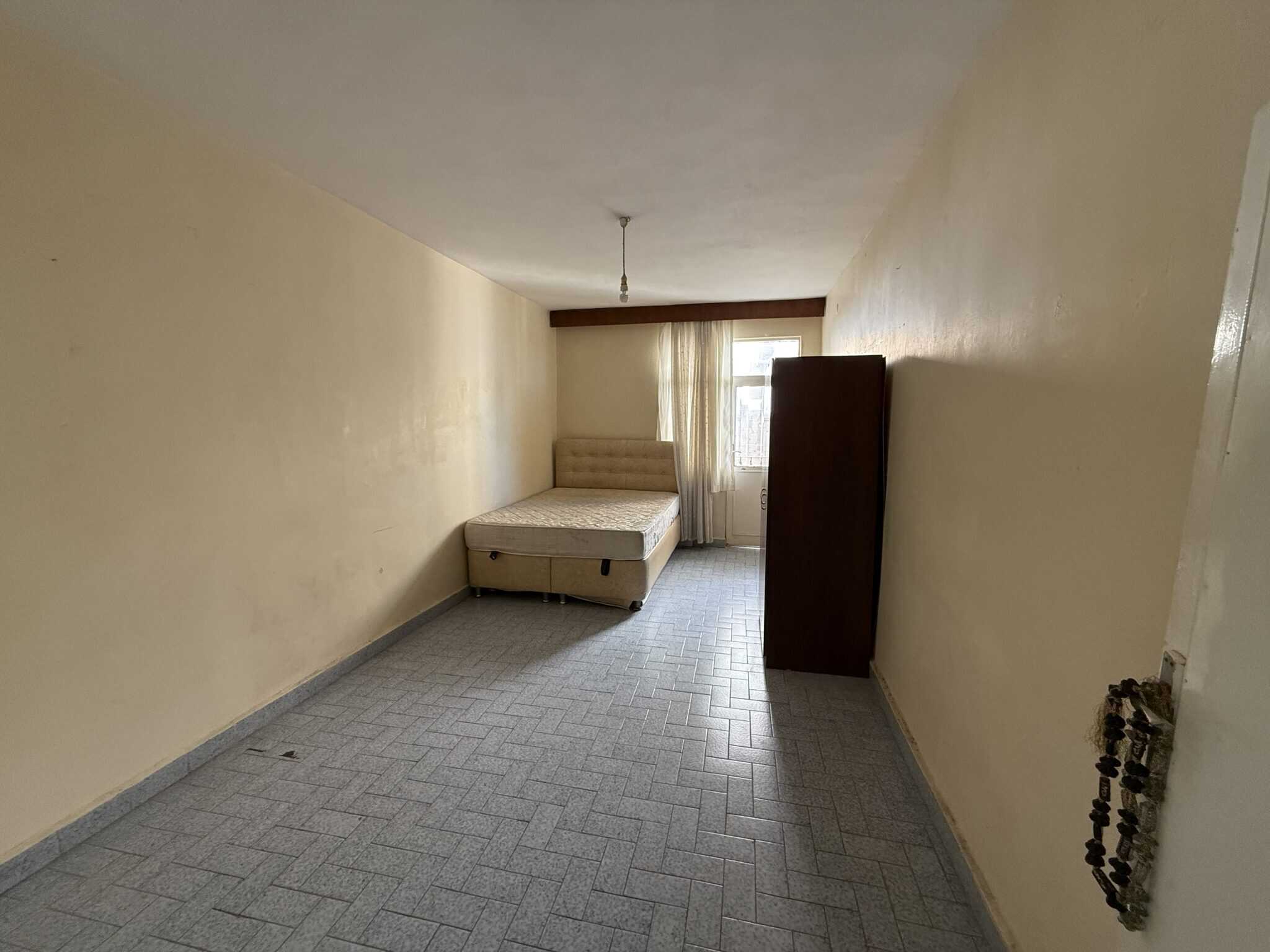Appartement met 3 slaapkamers en 1 badkamers te koop in het centrum van Erdemli, Mersin, direct aan zee