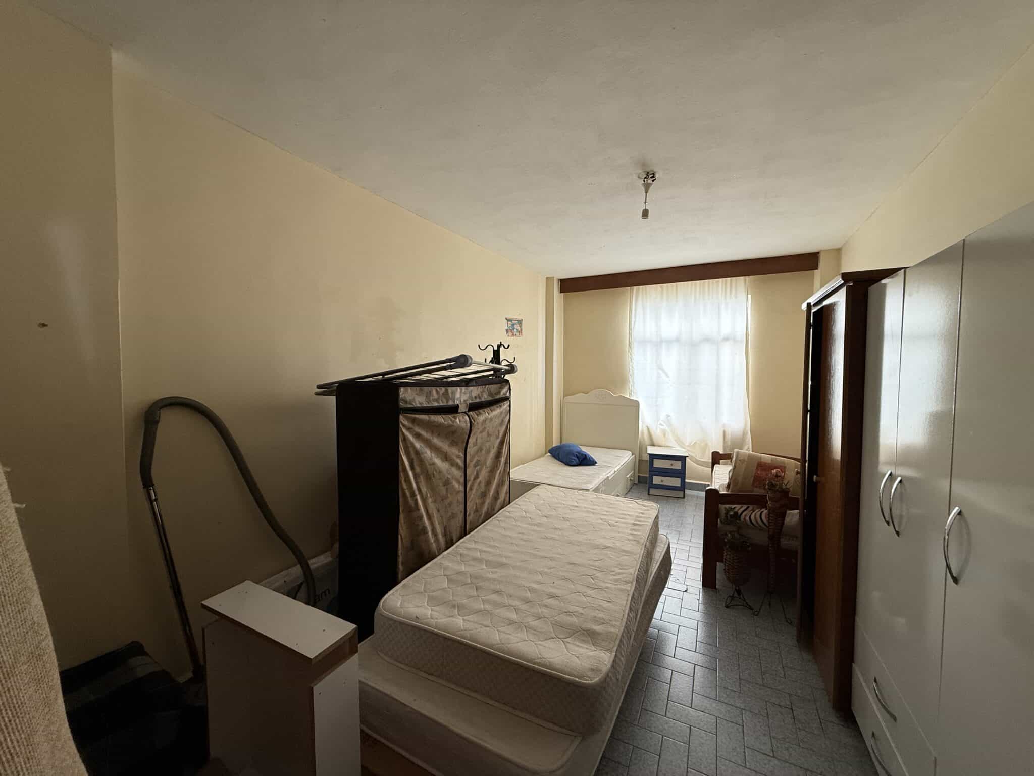 Appartement met 3 slaapkamers en 1 badkamers te koop in het centrum van Erdemli, Mersin, direct aan zee