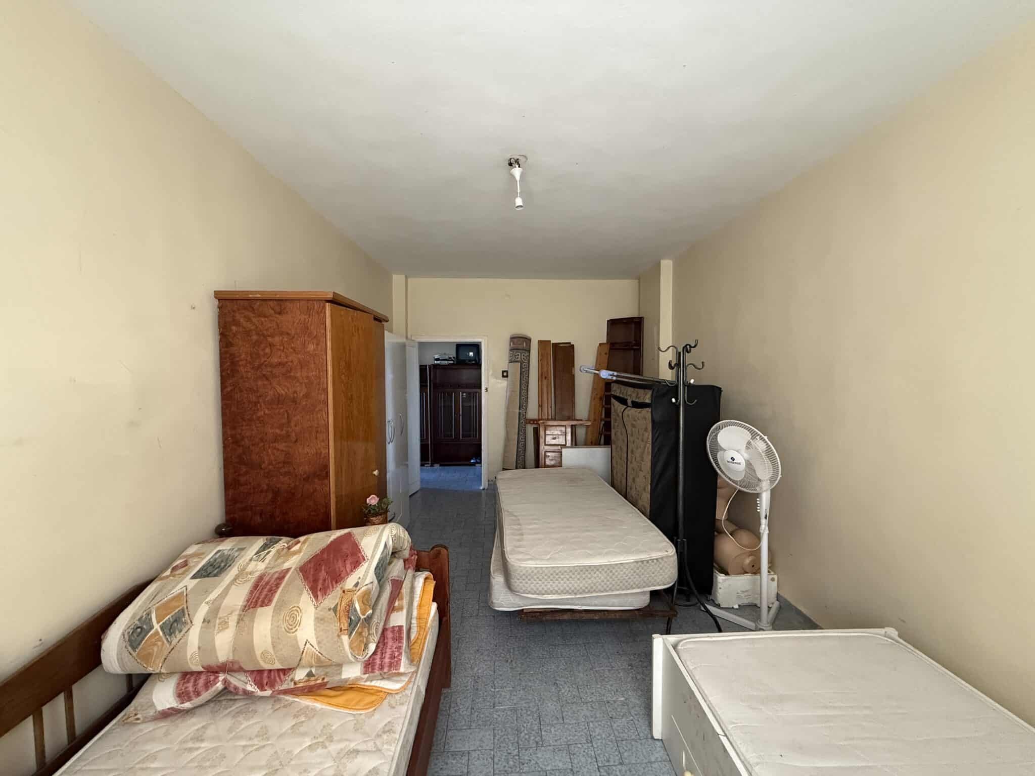 Appartement met 3 slaapkamers en 1 badkamers te koop in het centrum van Erdemli, Mersin, direct aan zee