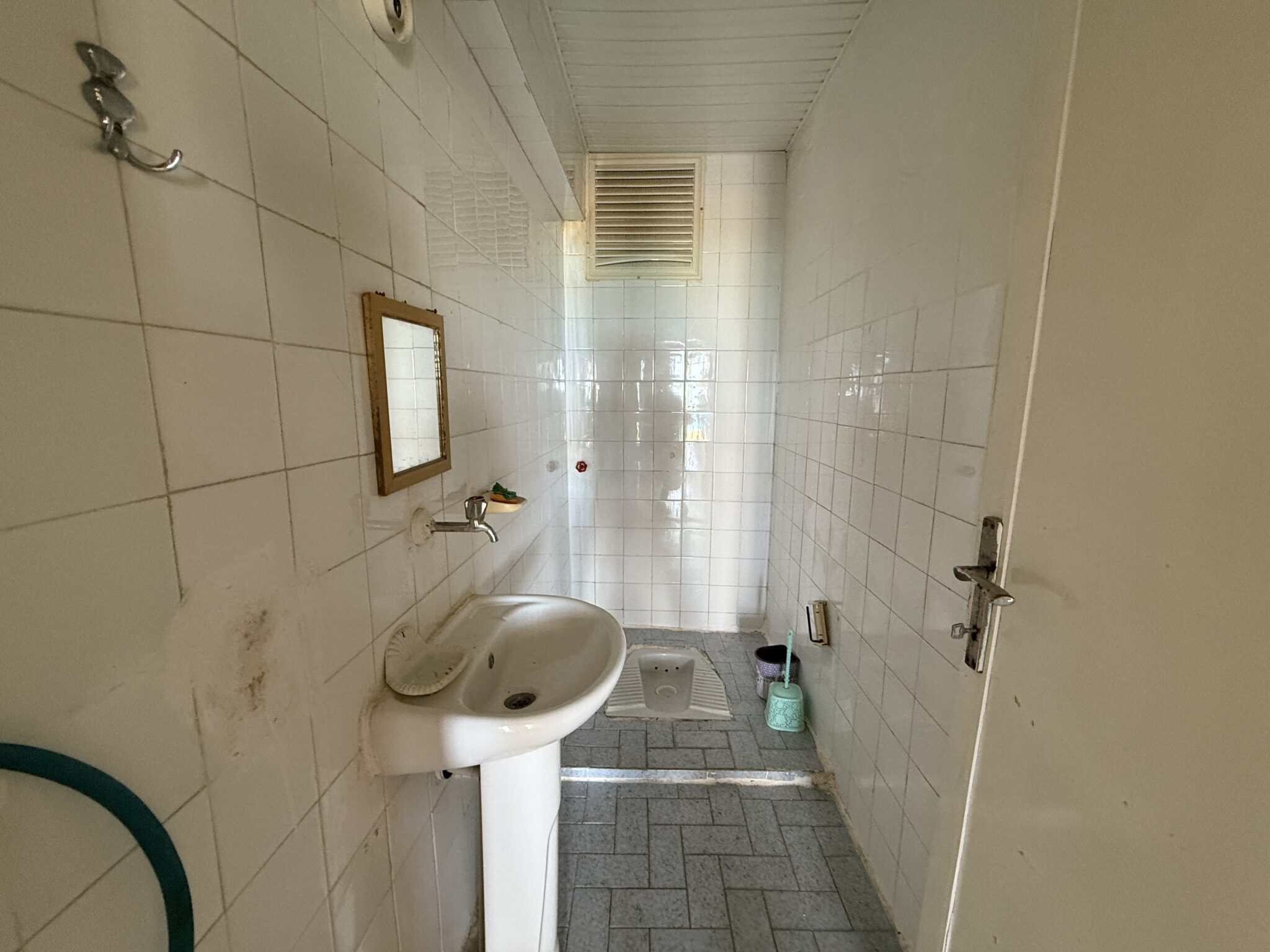 Appartement met 3 slaapkamers en 1 badkamers te koop in het centrum van Erdemli, Mersin, direct aan zee