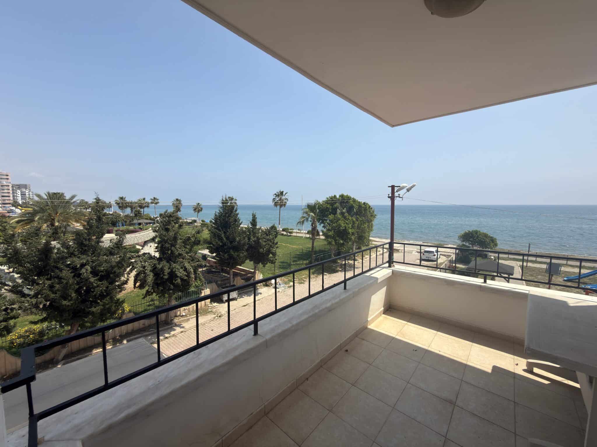 Mersin Erdemli Limonlu Denize Sıfır Benim Tatil  Sitesi  Satılık 3+1 Ön Blok  Daire