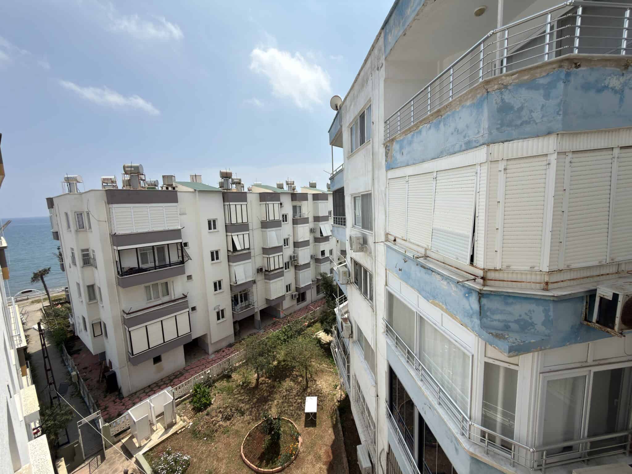 Mersin Erdemli Limonlu Denize Sıfır Benim Tatil  Sitesi  Satılık 3+1   Daire