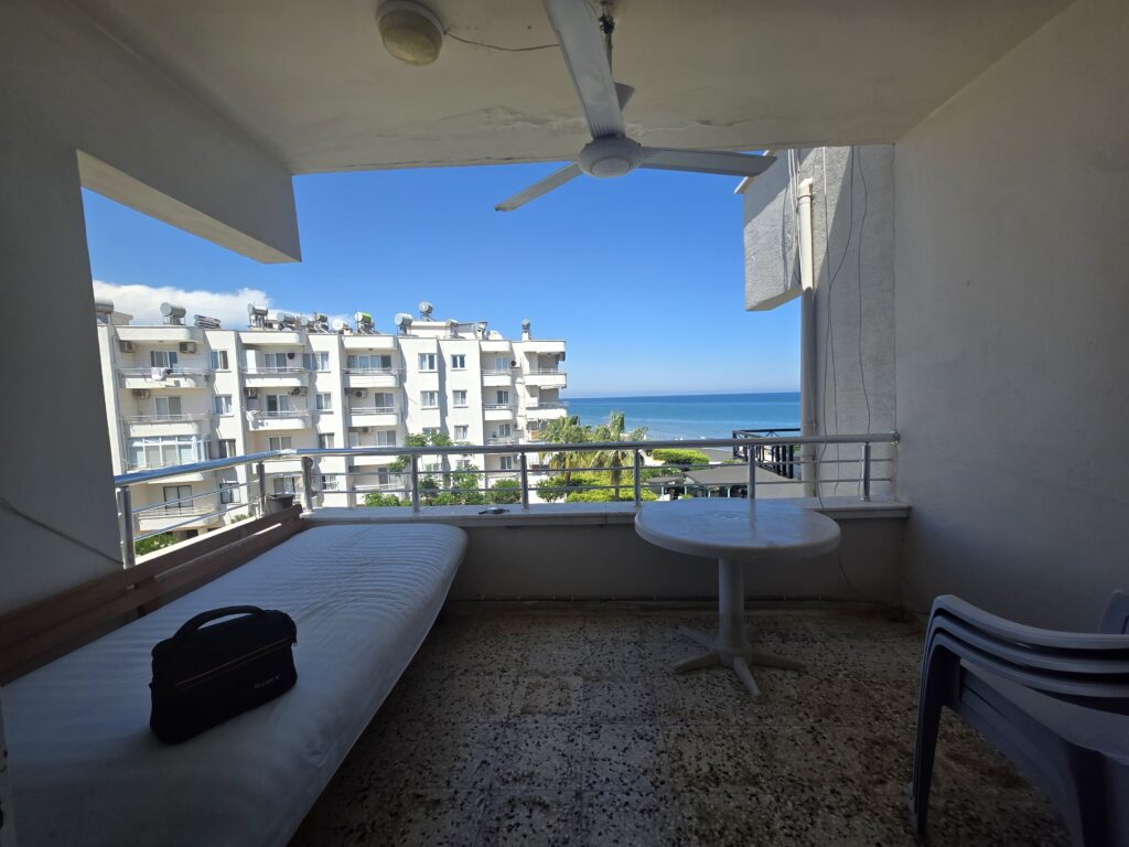 Mersin Erdemli Denize Sıfır Gümüşkum Sitesi Satılık 1+1 Daire