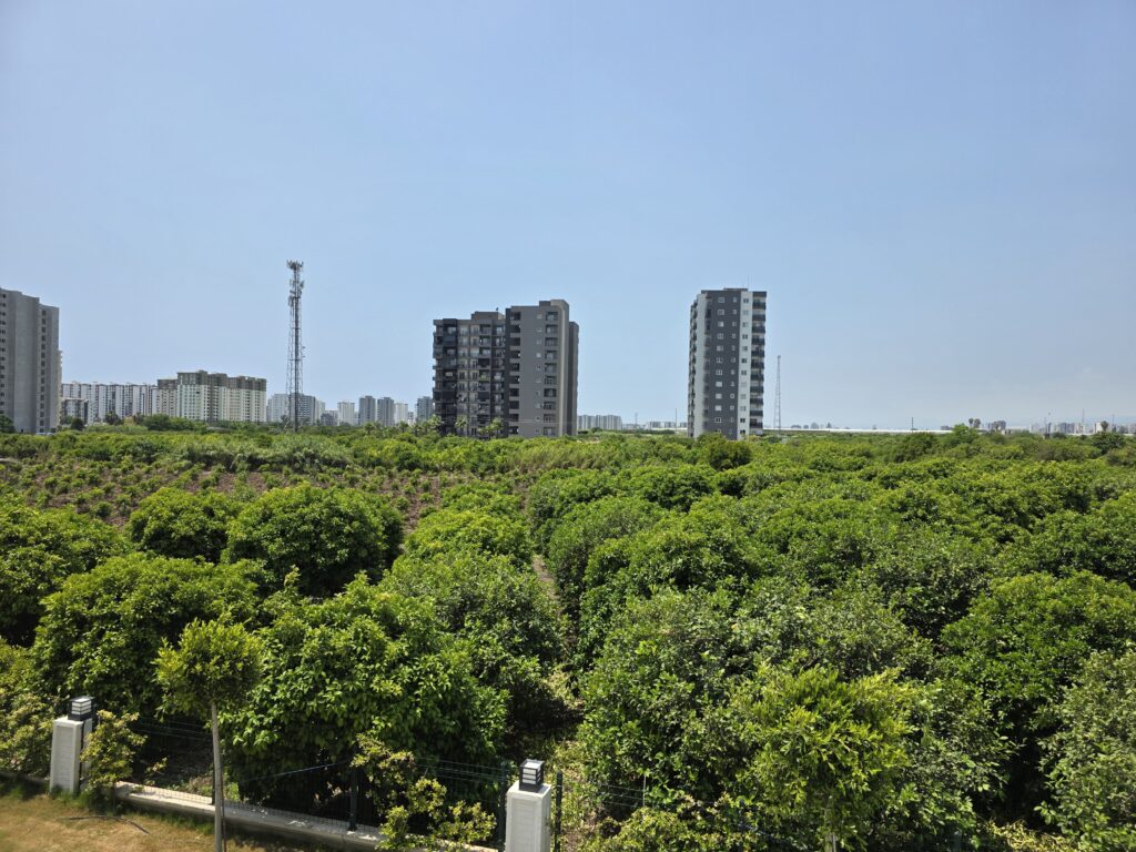 Квартира 1+1 на продажу в жилом комплексе Erdemli Çeşmeli Emerald Deluxe, Мерсин
