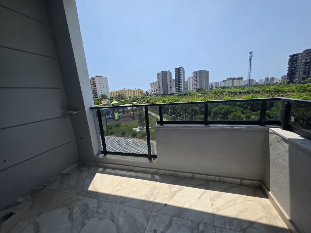 Квартира 1+1 на продажу в жилом комплексе Erdemli Çeşmeli Emerald Deluxe, Мерсин