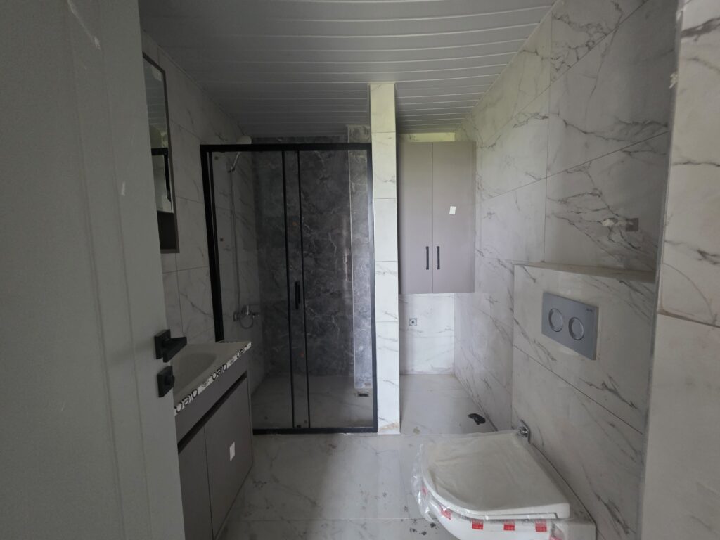 Квартира 1+1 на продажу в жилом комплексе Erdemli Çeşmeli Emerald Deluxe, Мерсин