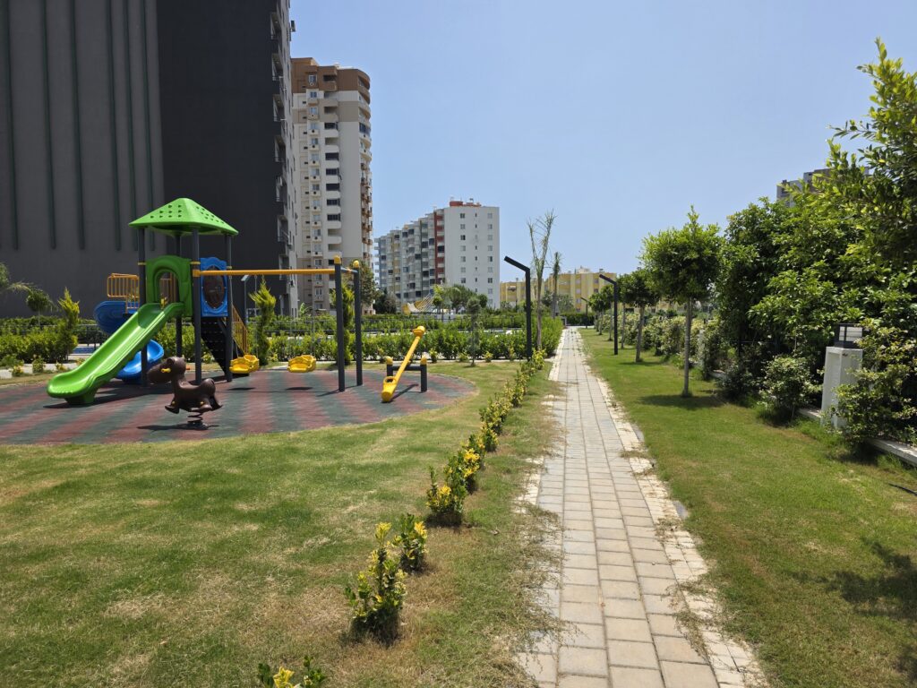Квартира 1+1 на продажу в жилом комплексе Erdemli Çeşmeli Emerald Deluxe, Мерсин