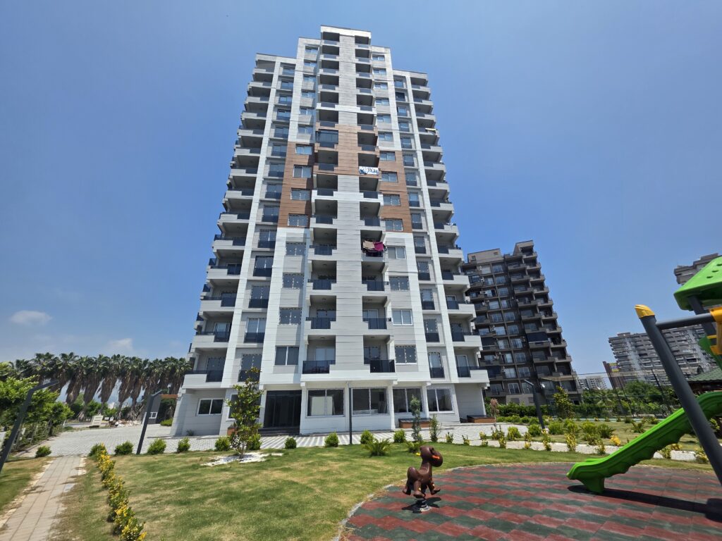 Квартира 1+1 на продажу в жилом комплексе Erdemli Çeşmeli Emerald Deluxe, Мерсин