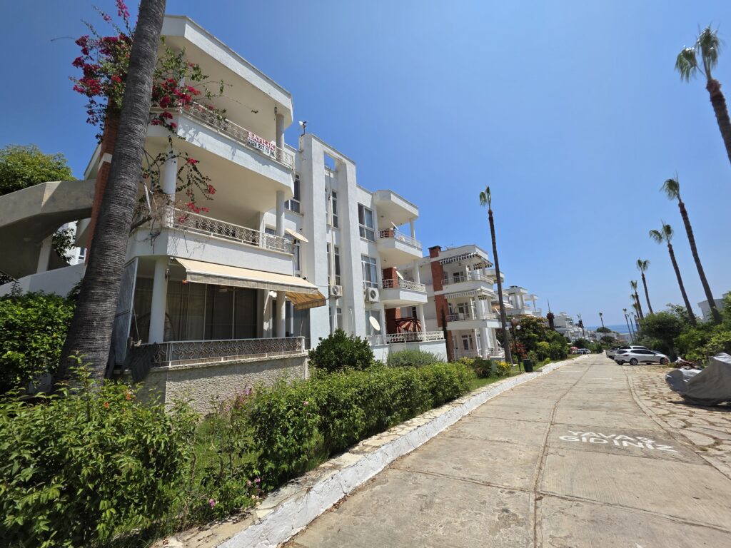 Mersin Erdemli Kumkuyu Denize Sıfır Altınportakal Eşyalı Satılık 2+1 Daire