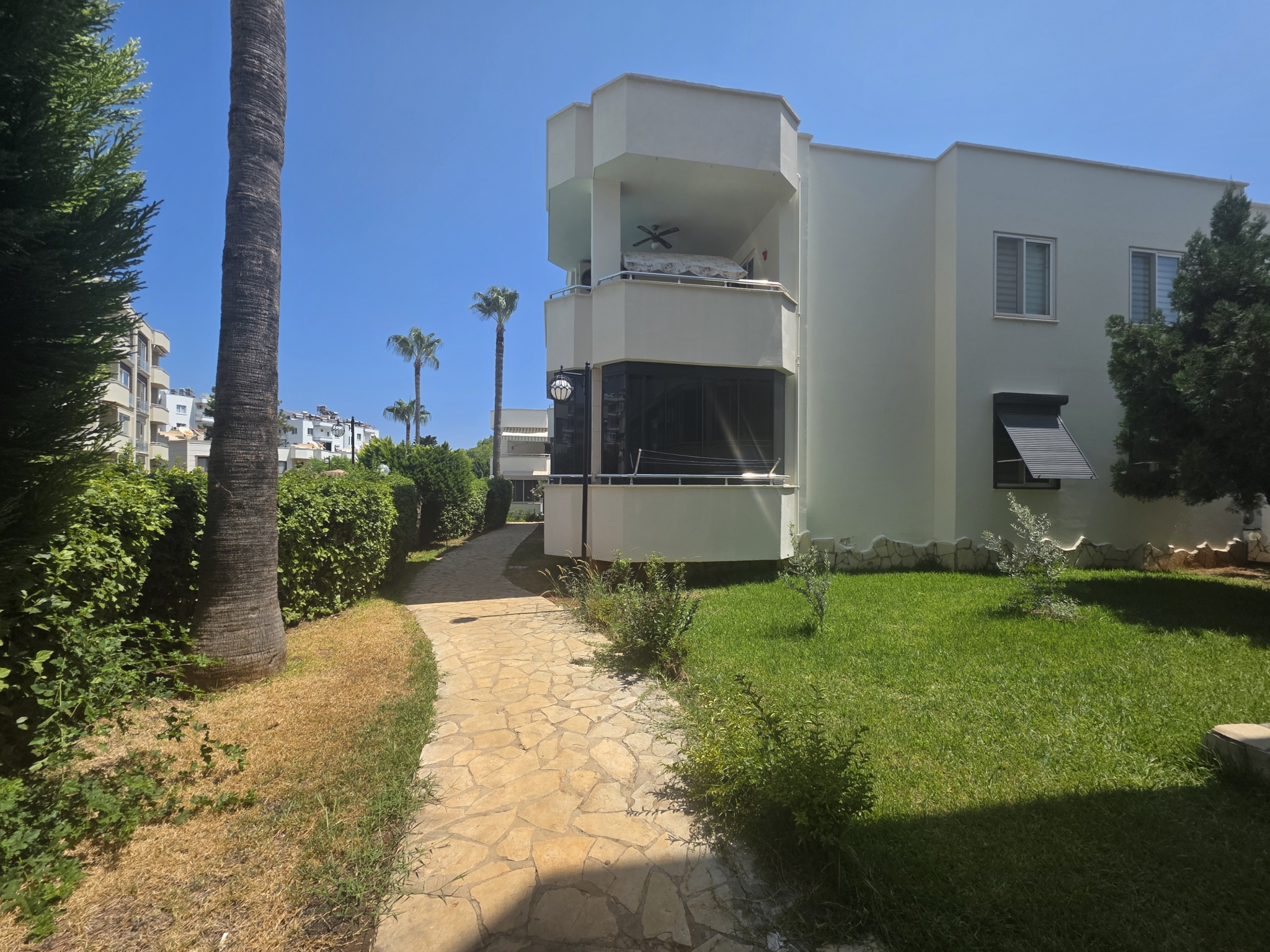 20260811_130958 Mersin Erdemli Denize Sıfır Altınportakal Sitesi Satılık 3+1 Bahçe Katı Daire
