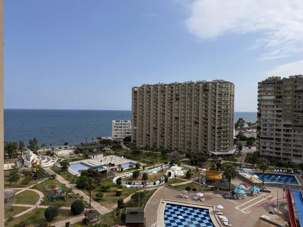Mersin Erdemli Tömük Denize Sıfır Flamingo 8  Tatil Sitesi  Satılık 2+1 Eşyalı  Daire