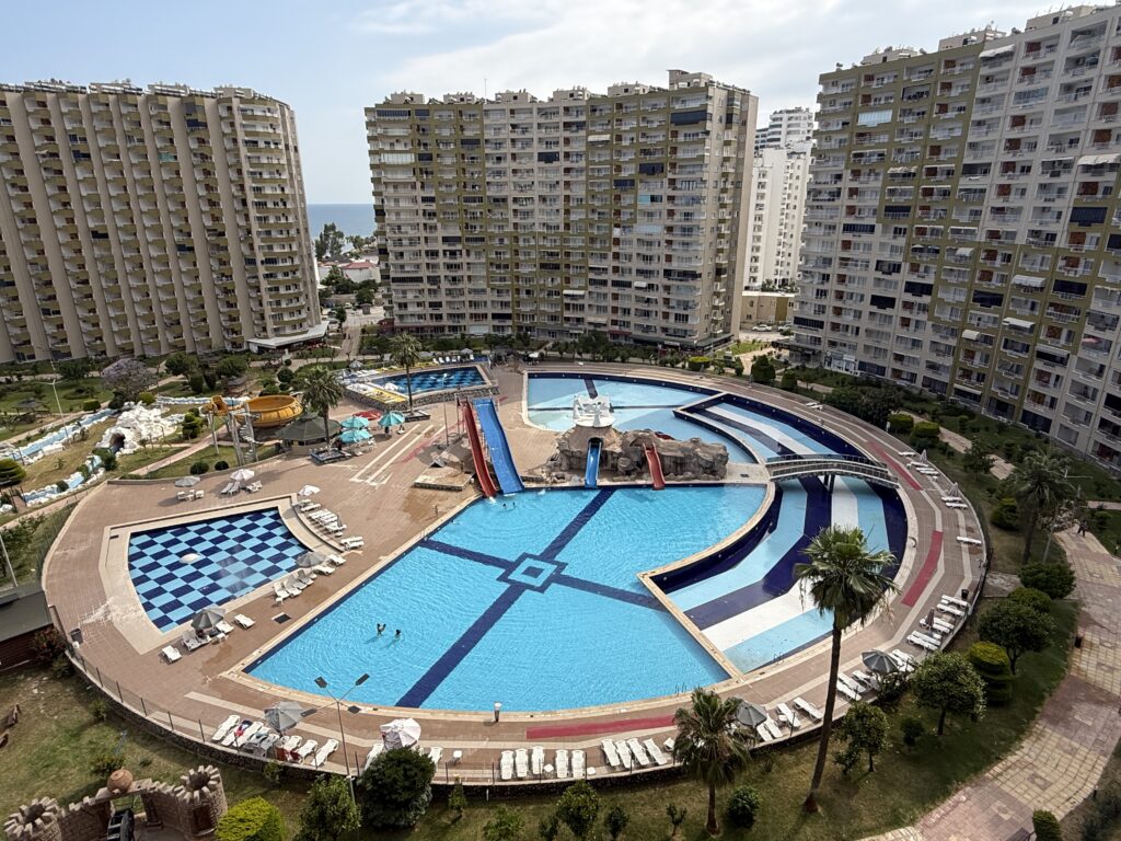 Mersin Erdemli Tömük Denize Sıfır Flamingo 8  Tatil Sitesi  Satılık 2+1 Eşyalı  Daire