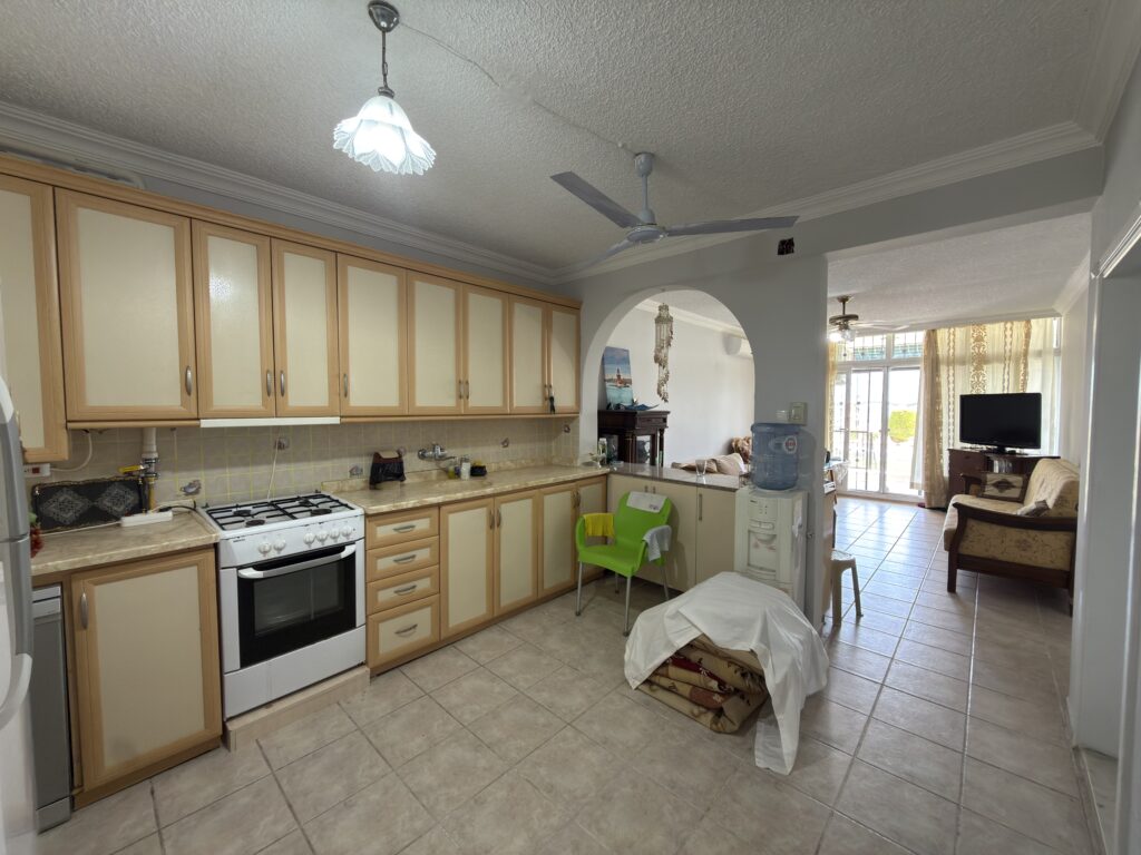 Mersin Erdemli Erciyes Sitesi Denize Sıfır  Satılık 2+1 Bahçe Katı   Daire
